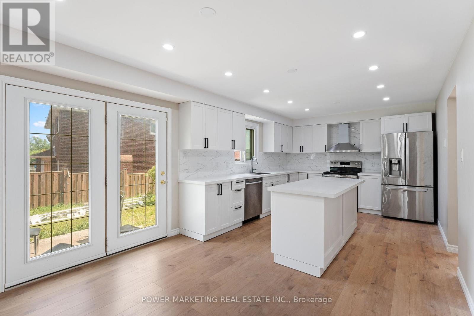 3 Newbury Crescent, Brampton (Westgate), Ontario  L6S 5L7 - Photo 13 - W12410372