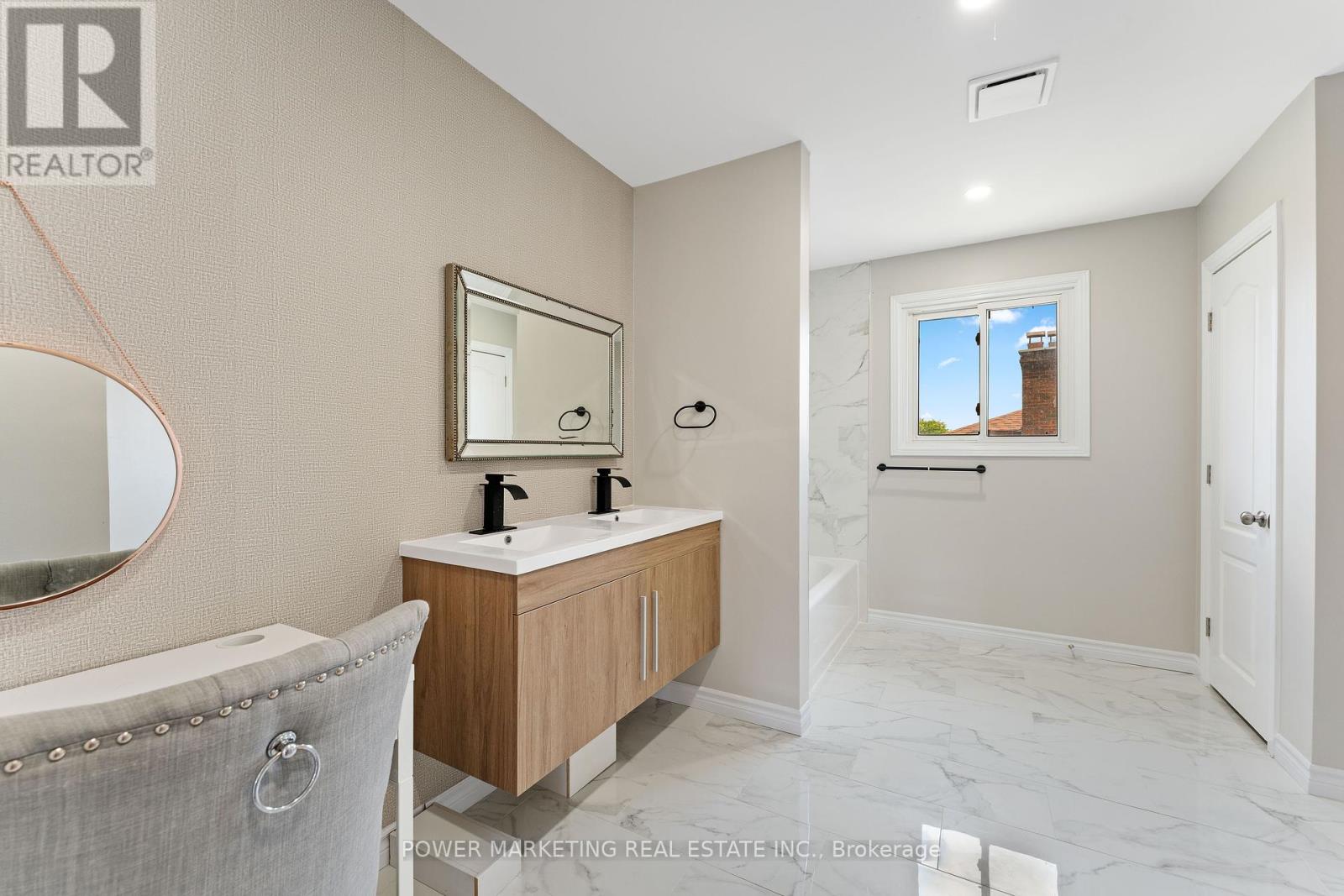 3 Newbury Crescent, Brampton (Westgate), Ontario  L6S 5L7 - Photo 21 - W12410372