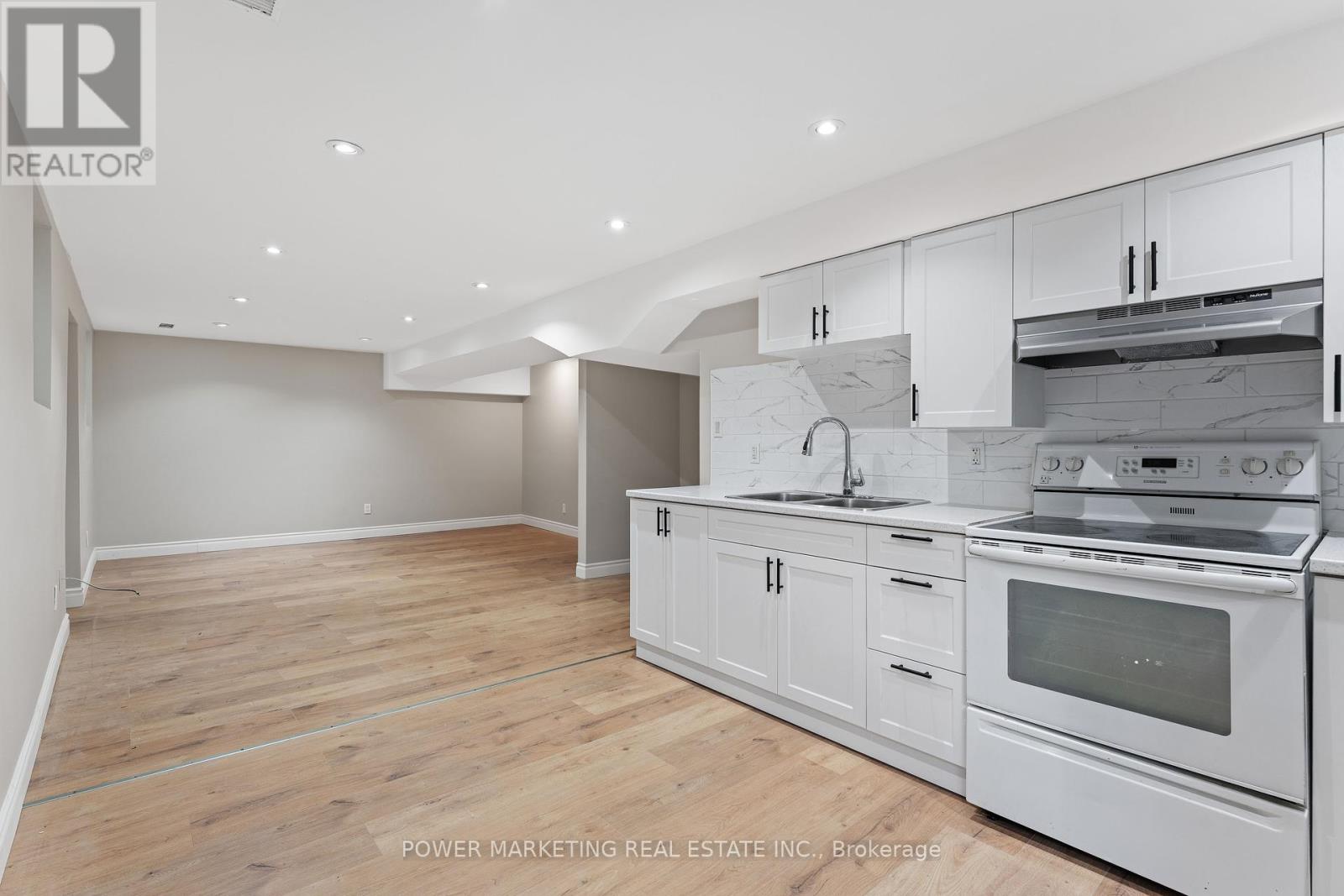 3 Newbury Crescent, Brampton (Westgate), Ontario  L6S 5L7 - Photo 31 - W12410372