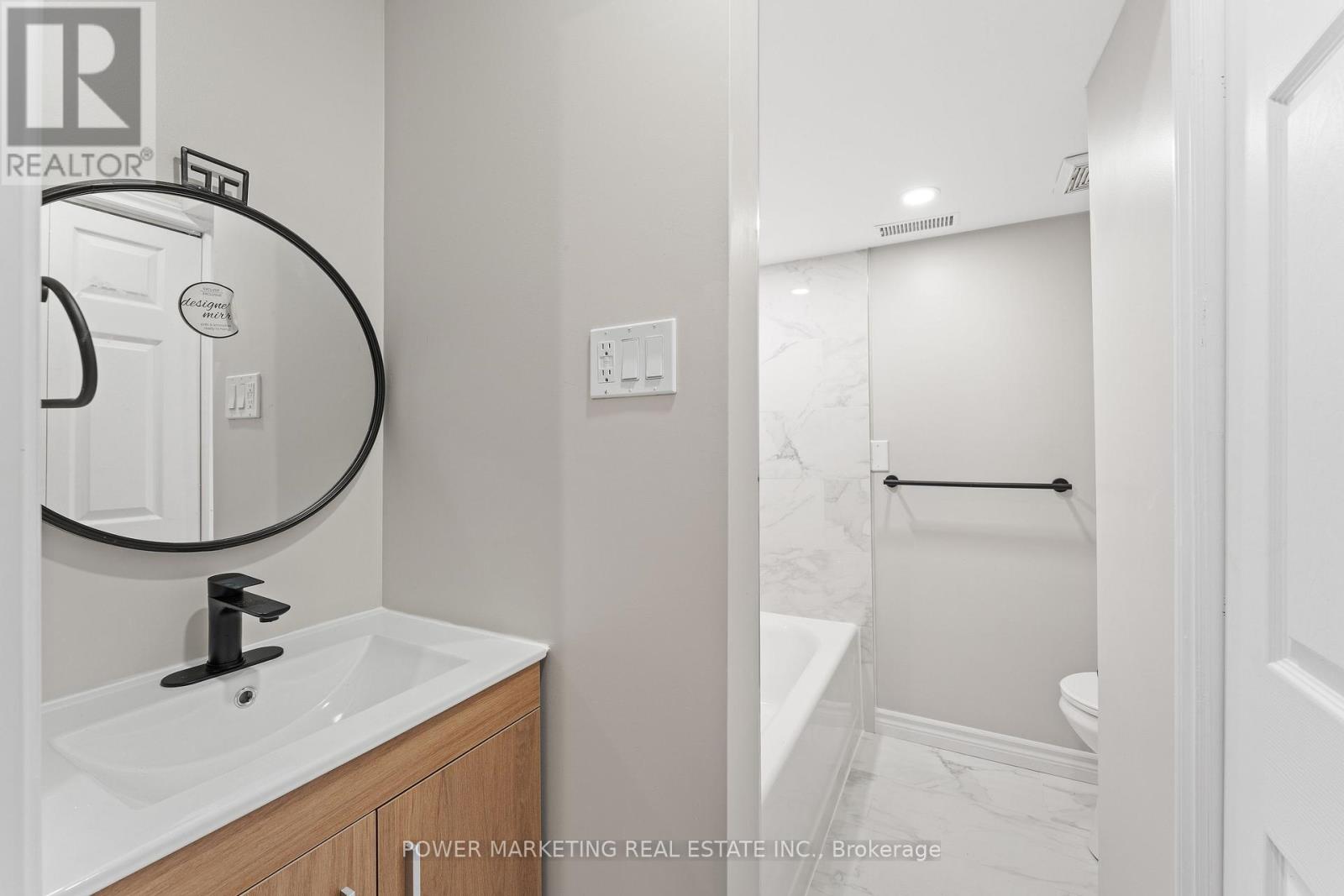 3 Newbury Crescent, Brampton (Westgate), Ontario  L6S 5L7 - Photo 34 - W12410372