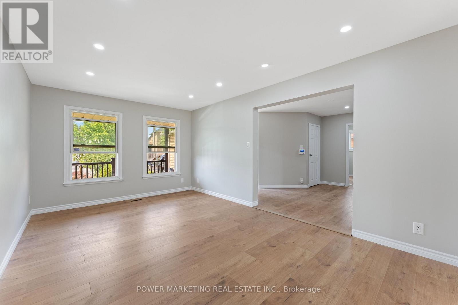 3 Newbury Crescent, Brampton (Westgate), Ontario  L6S 5L7 - Photo 6 - W12410372