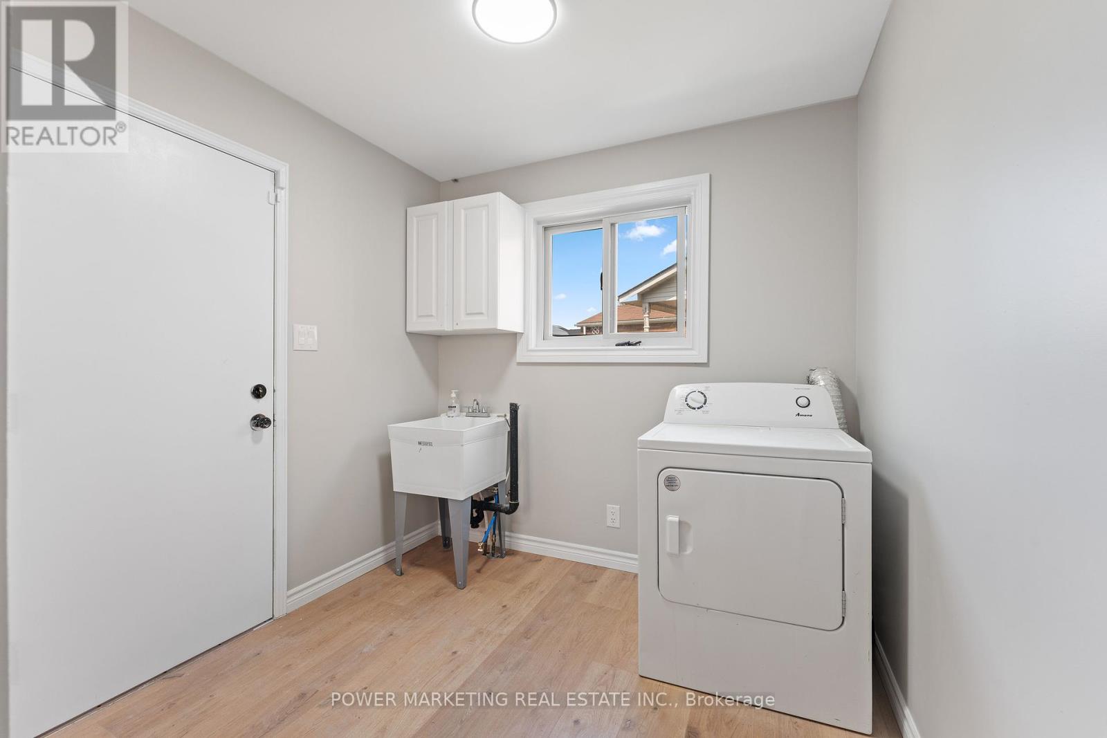3 Newbury Crescent, Brampton (Westgate), Ontario  L6S 5L7 - Photo 8 - W12410372