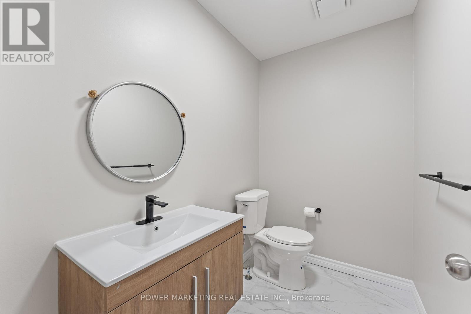 3 Newbury Crescent, Brampton (Westgate), Ontario  L6S 5L7 - Photo 9 - W12410372