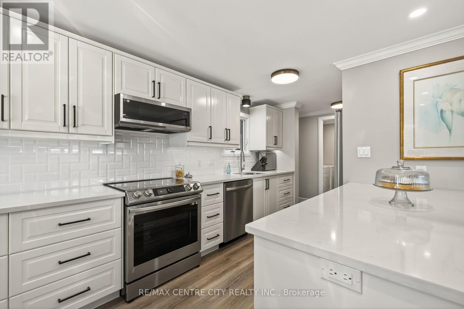 19 Miller Street, Strathroy-Caradoc, Ontario  N7G 3P4 - Photo 12 - X12410411