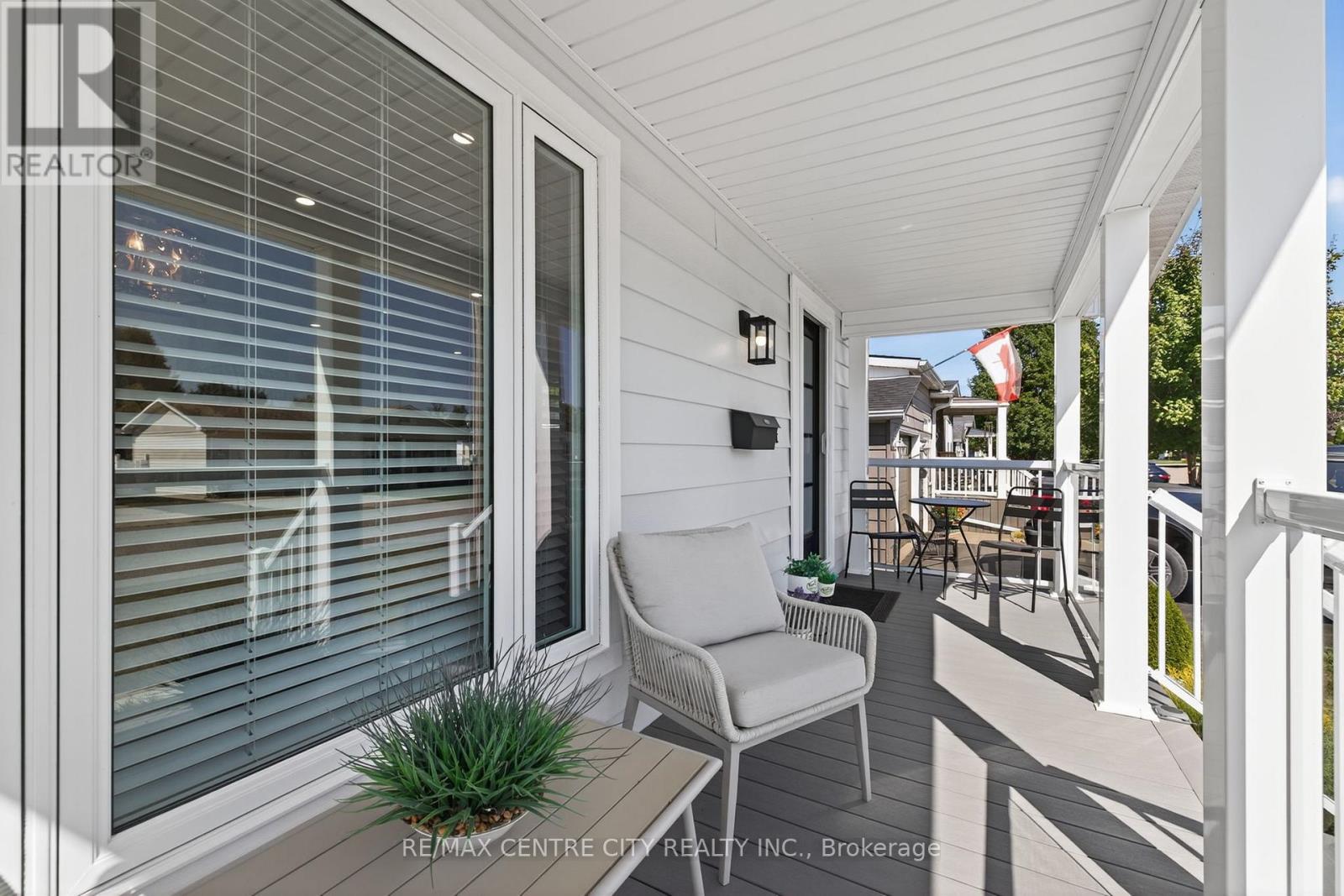 19 Miller Street, Strathroy-Caradoc, Ontario  N7G 3P4 - Photo 5 - X12410411
