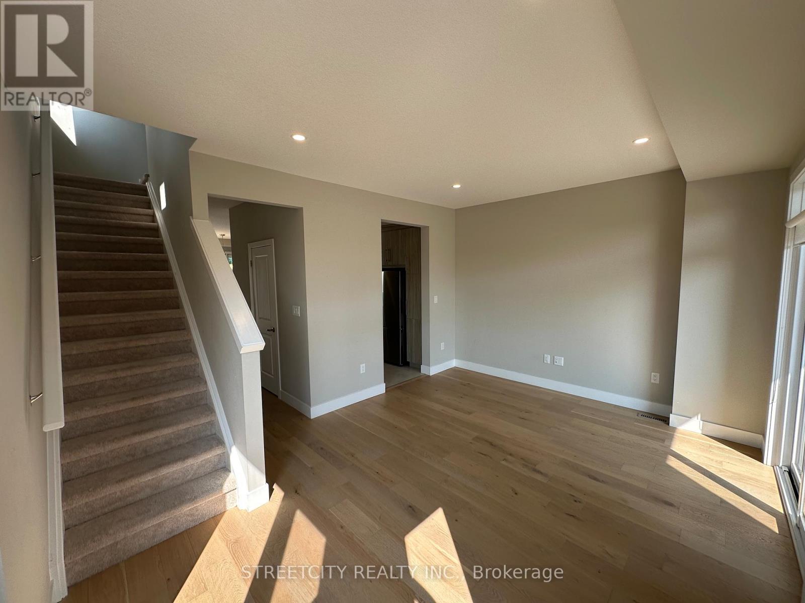 29 - 177 Edgevalley Road, London East, Ontario  N5V 0C5 - Photo 10 - X12410419