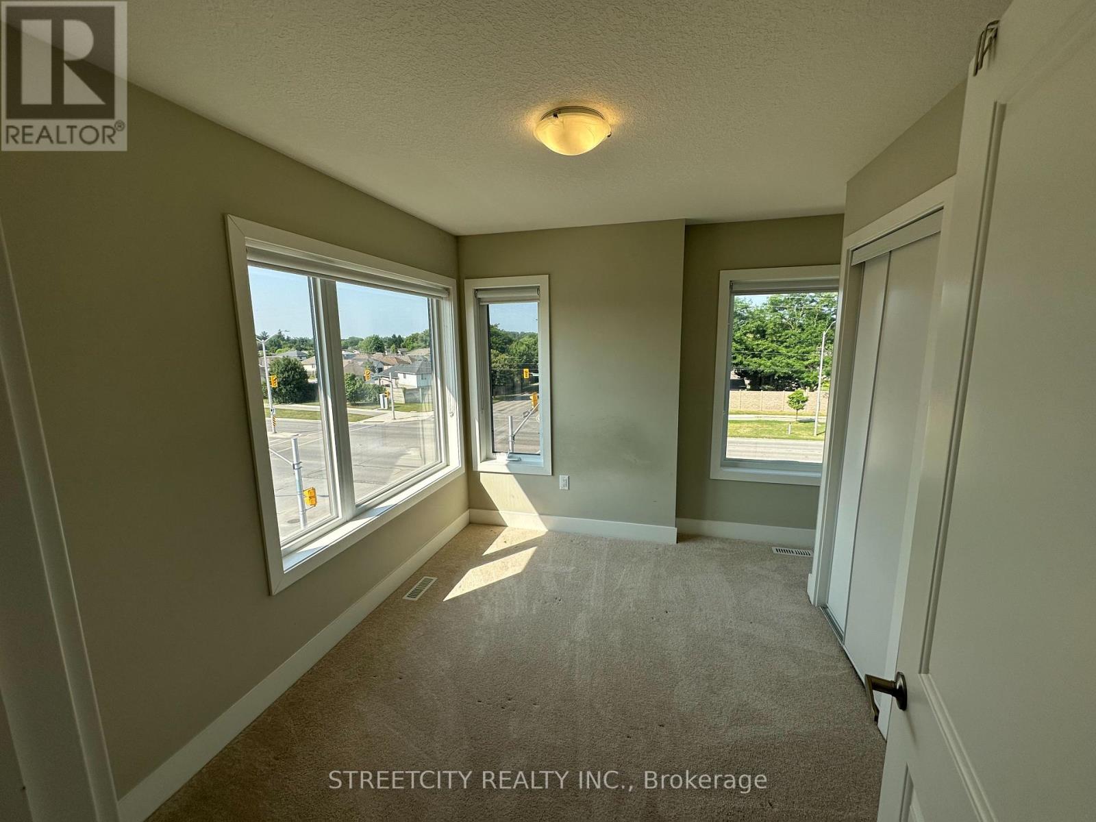 29 - 177 Edgevalley Road, London East, Ontario  N5V 0C5 - Photo 11 - X12410419