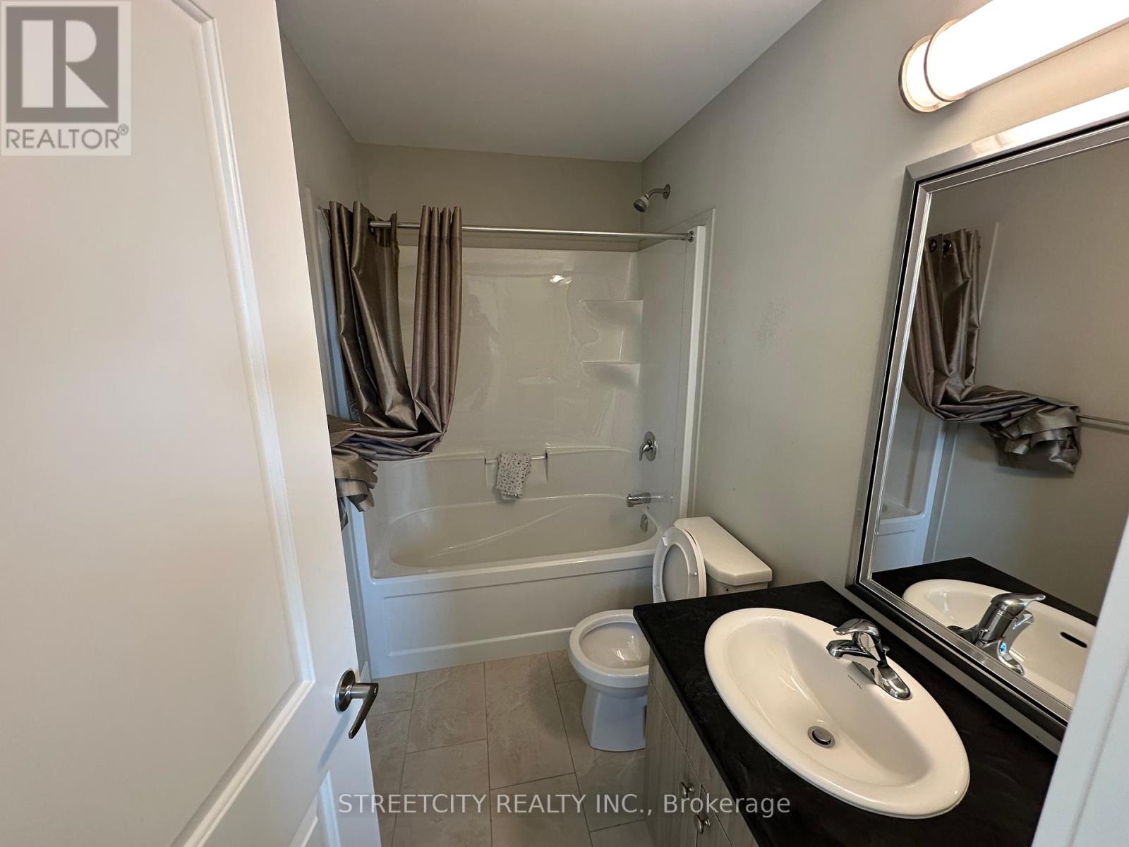 29 - 177 Edgevalley Road, London East, Ontario  N5V 0C5 - Photo 15 - X12410419