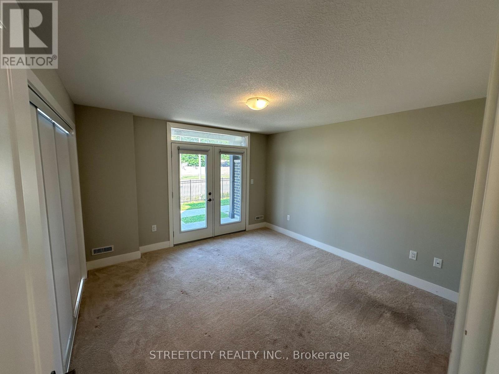 29 - 177 Edgevalley Road, London East, Ontario  N5V 0C5 - Photo 4 - X12410419