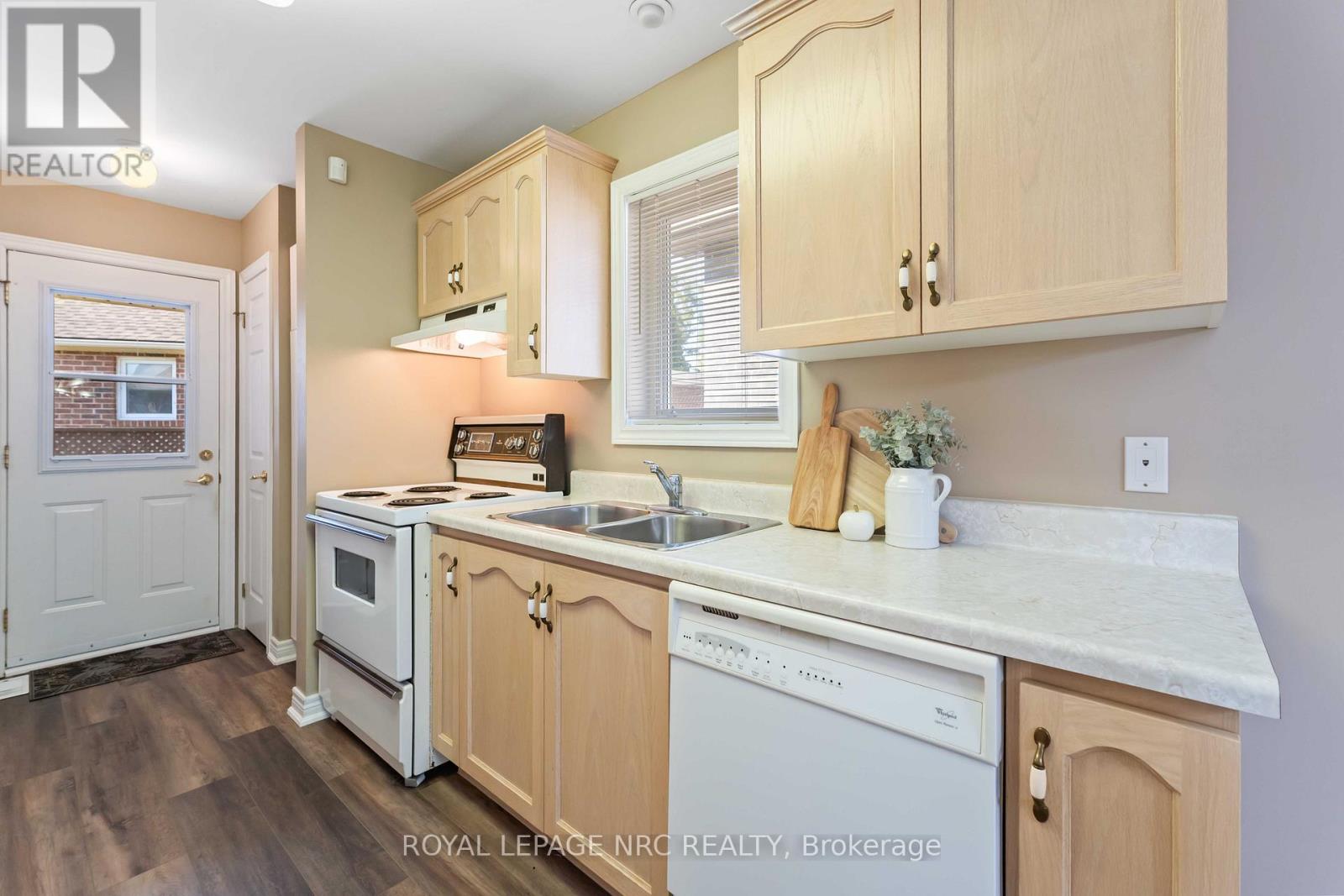 3900 Rainbow Lane, Lincoln, Ontario  L0R 2C0 - Photo 16 - X12371807