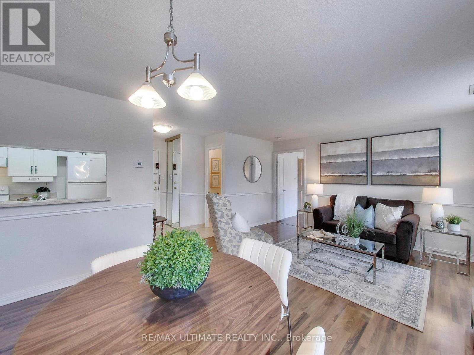101 - 30 Wilson Street, Markham (Old Markham Village), Ontario  L3P 1N1 - Photo 6 - N12401218