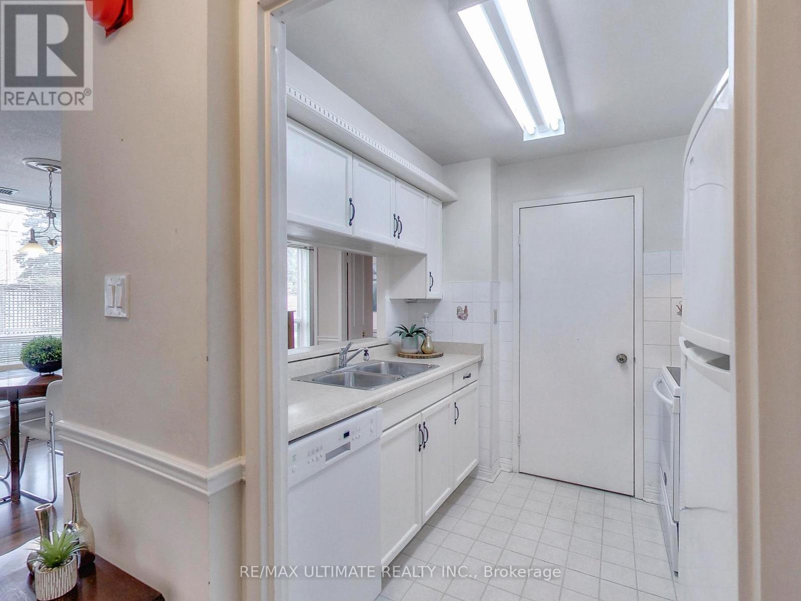 101 - 30 Wilson Street, Markham (Old Markham Village), Ontario  L3P 1N1 - Photo 16 - N12401218