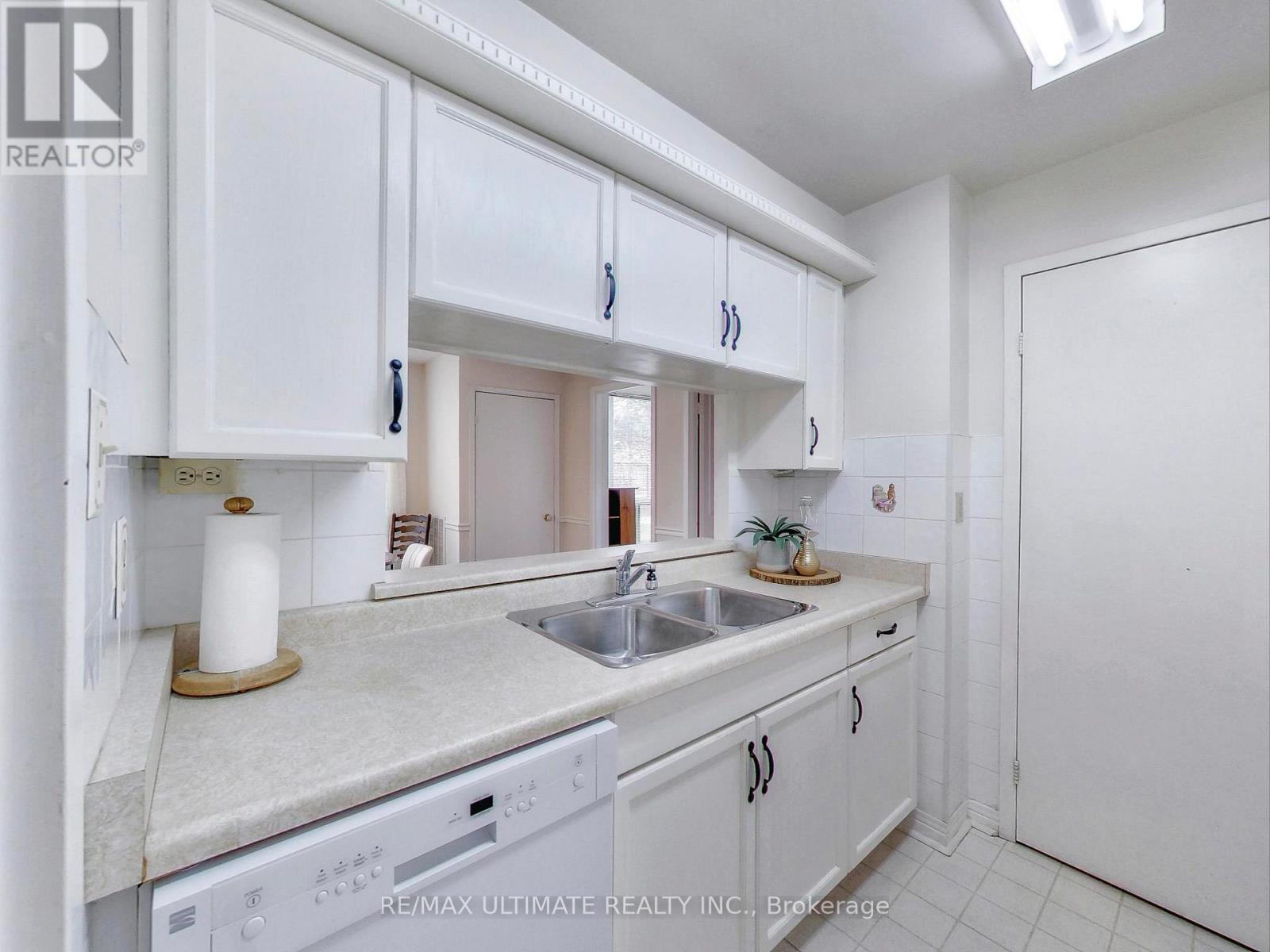 101 - 30 Wilson Street, Markham (Old Markham Village), Ontario  L3P 1N1 - Photo 17 - N12401218