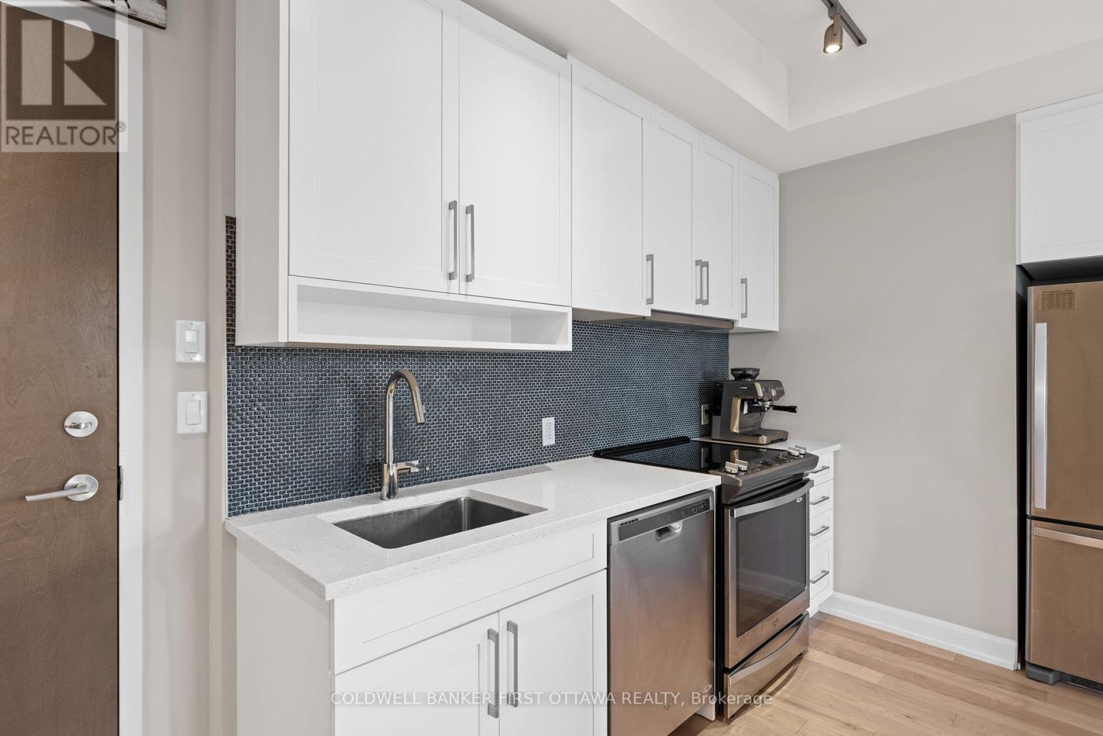 303 - 10 Rosemount Avenue, Ottawa, Ontario  K1Y 4G9 - Photo 11 - X12410320