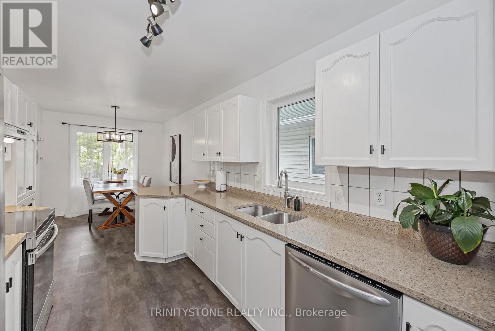 6127 Abbott Street E, Ottawa, Ontario  K2S 1V5 - Photo 13 - X12410339