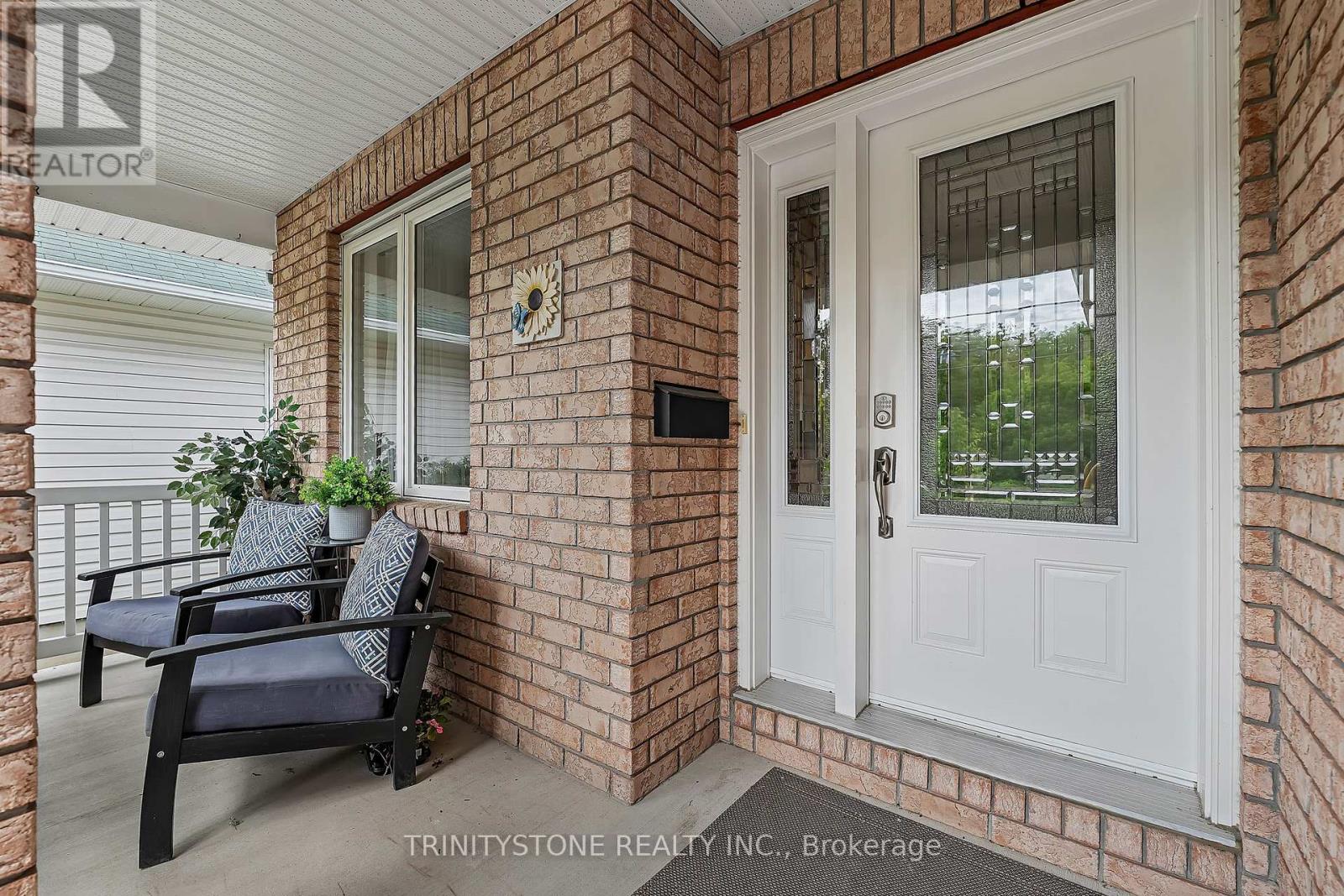 6127 Abbott Street E, Ottawa, Ontario  K2S 1V5 - Photo 5 - X12410339