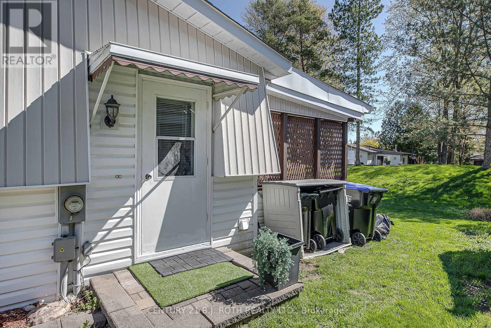 112 Linden Lane, Innisfil, Ontario  L9S 1N4 - Photo 8 - N12410217