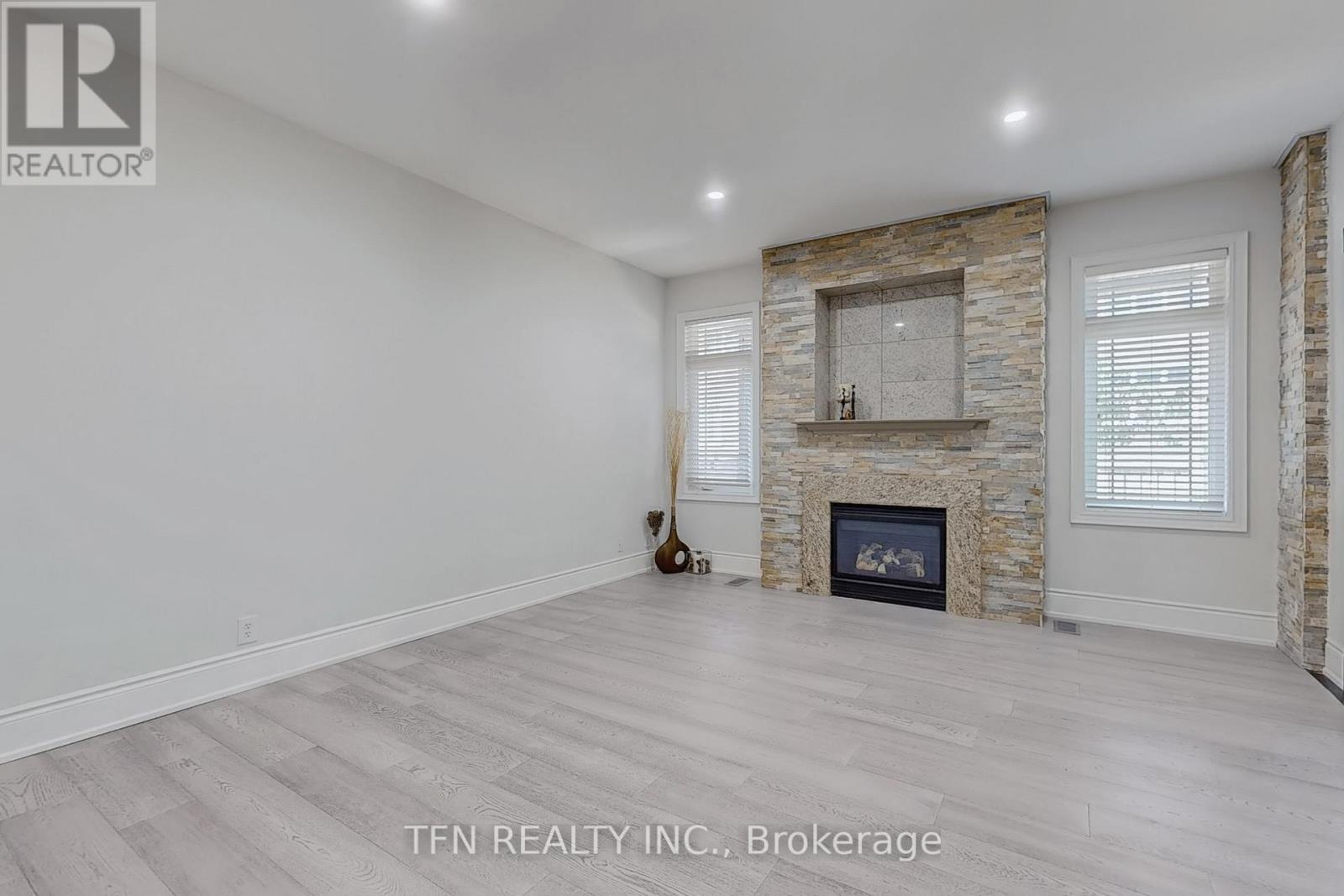 120 Valley Vista Drive, Vaughan (Patterson), Ontario  L6A 0Z3 - Photo 11 - N12410268