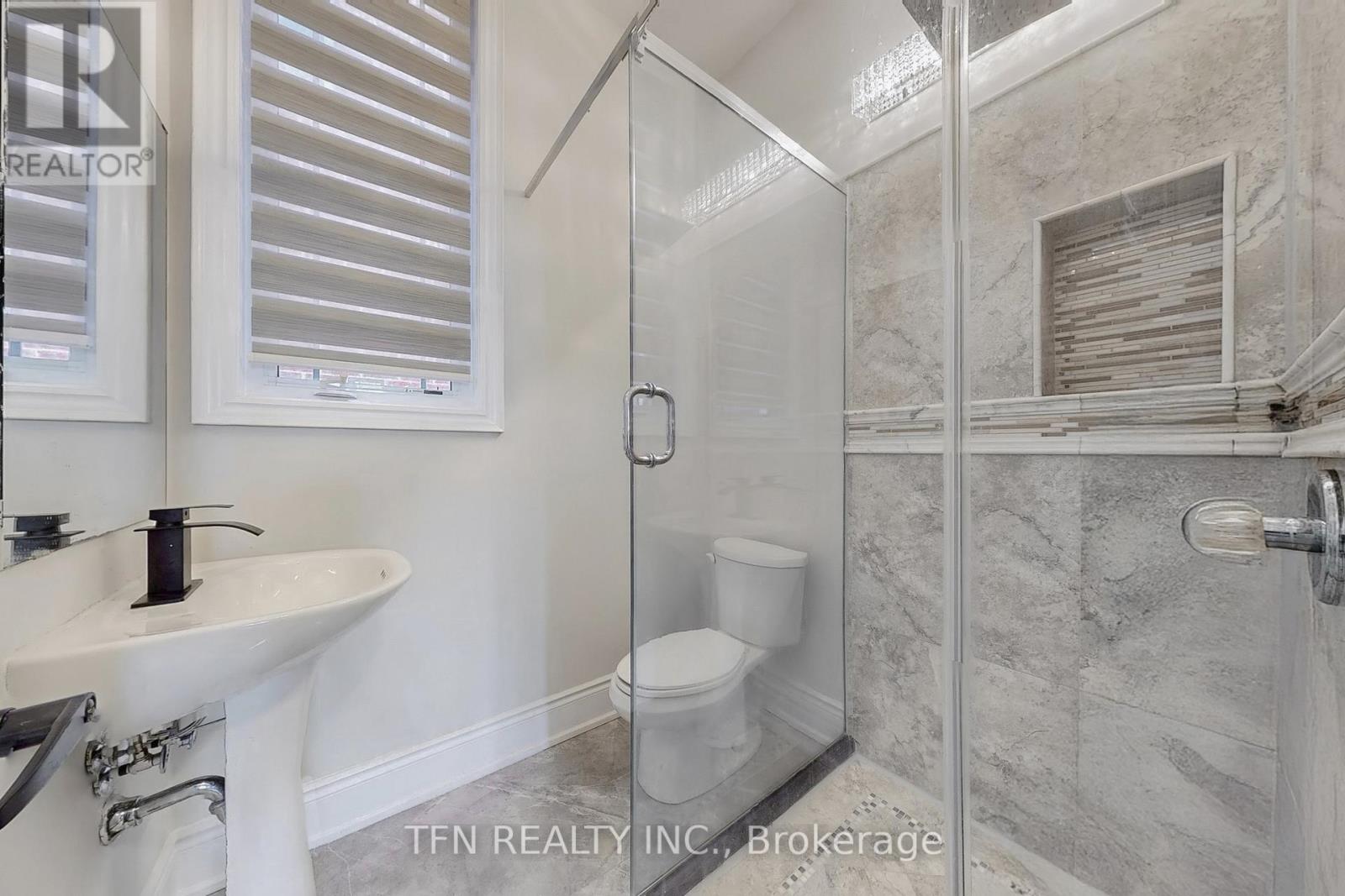 120 Valley Vista Drive, Vaughan (Patterson), Ontario  L6A 0Z3 - Photo 19 - N12410268