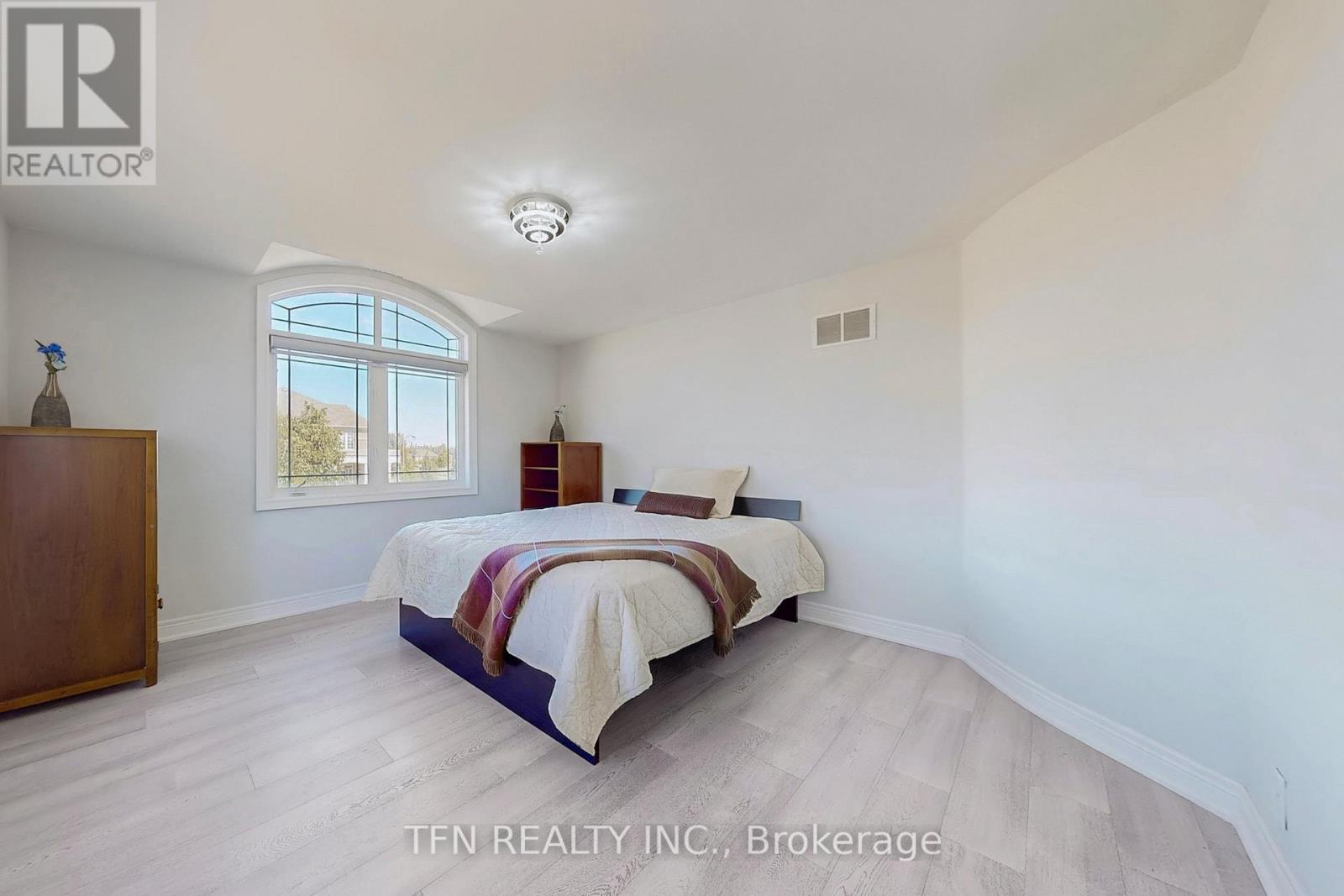 120 Valley Vista Drive, Vaughan (Patterson), Ontario  L6A 0Z3 - Photo 23 - N12410268