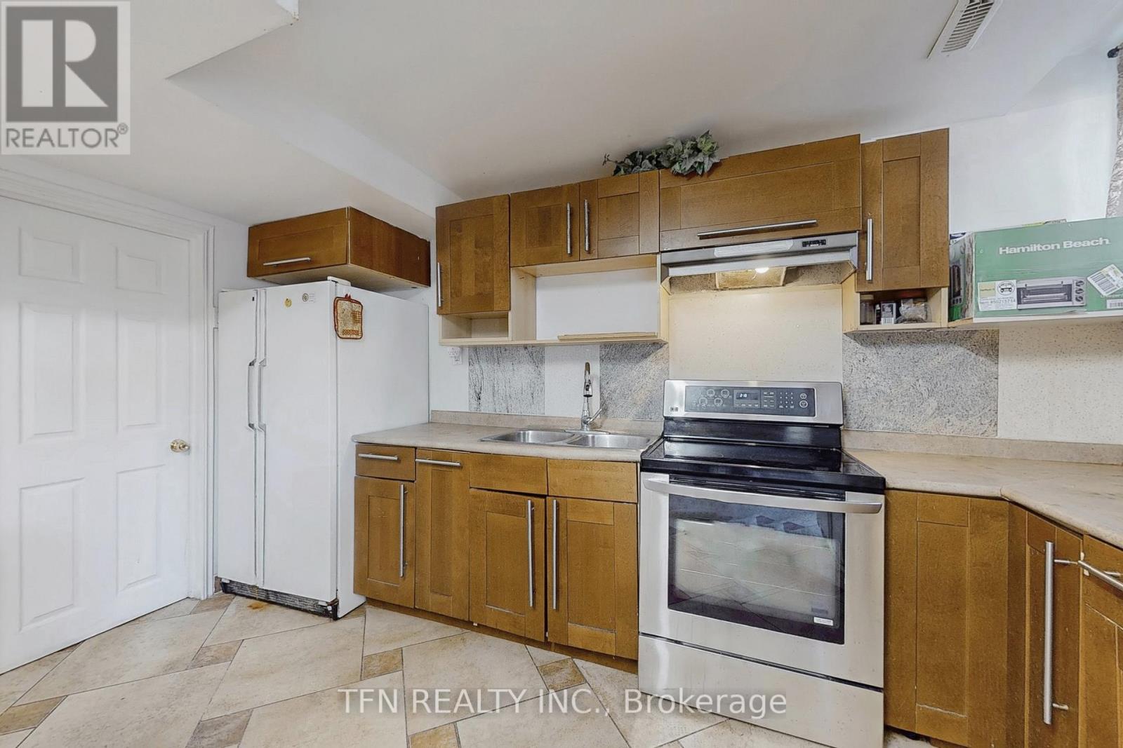 120 Valley Vista Drive, Vaughan (Patterson), Ontario  L6A 0Z3 - Photo 39 - N12410268