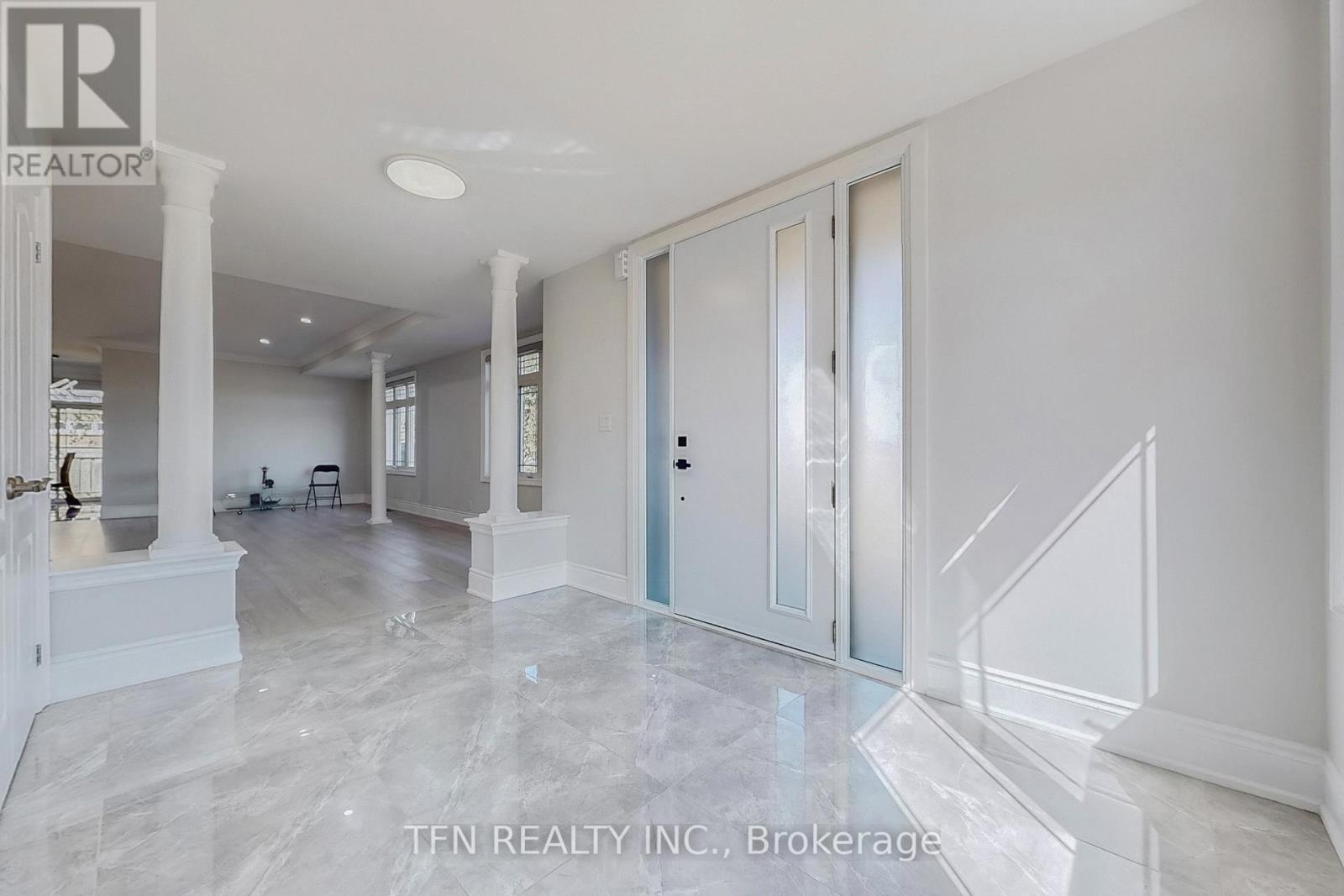 120 Valley Vista Drive, Vaughan (Patterson), Ontario  L6A 0Z3 - Photo 6 - N12410268
