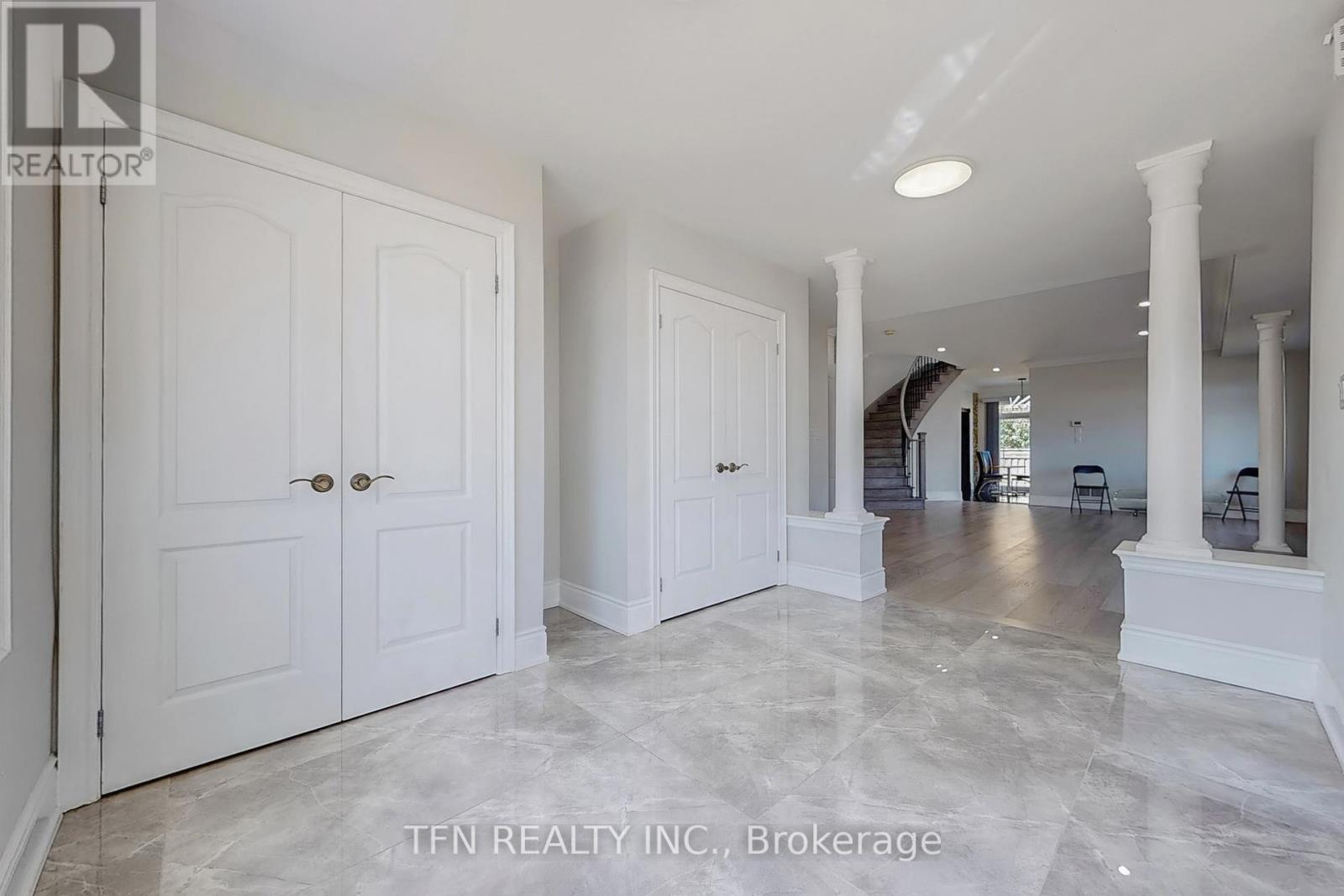 120 Valley Vista Drive, Vaughan (Patterson), Ontario  L6A 0Z3 - Photo 7 - N12410268