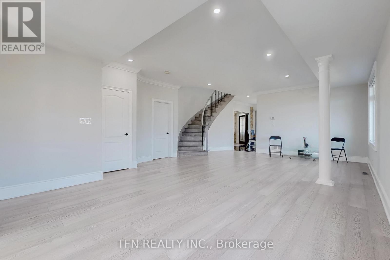 120 Valley Vista Drive, Vaughan (Patterson), Ontario  L6A 0Z3 - Photo 8 - N12410268