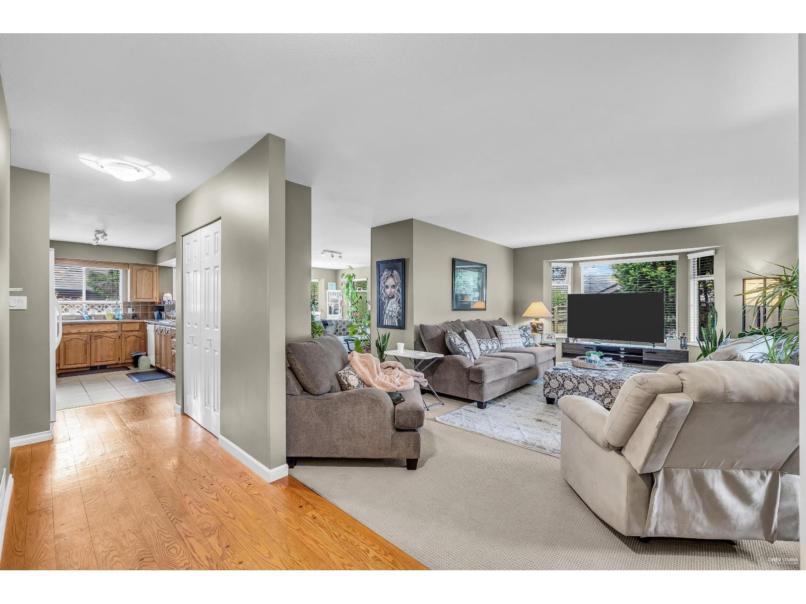 14338 19 Avenue, Surrey, British Columbia  V4A 7S9 - Photo 6 - R3049249
