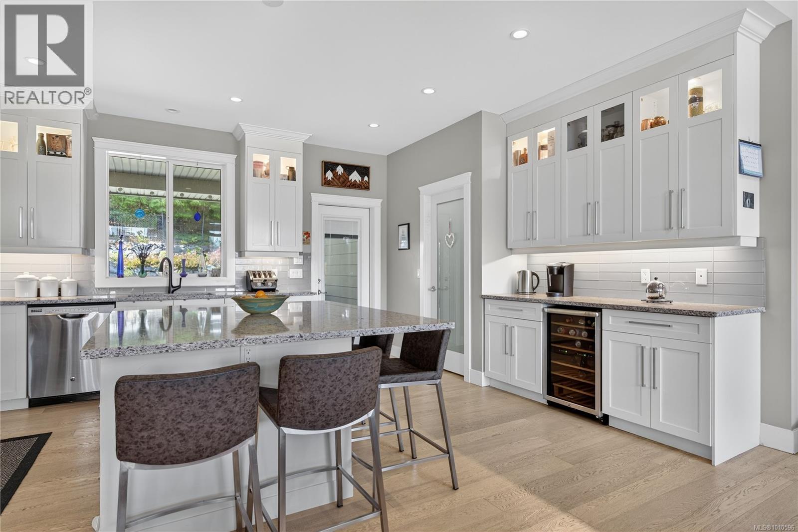 Property at 2555 Stubbs Rd image 4