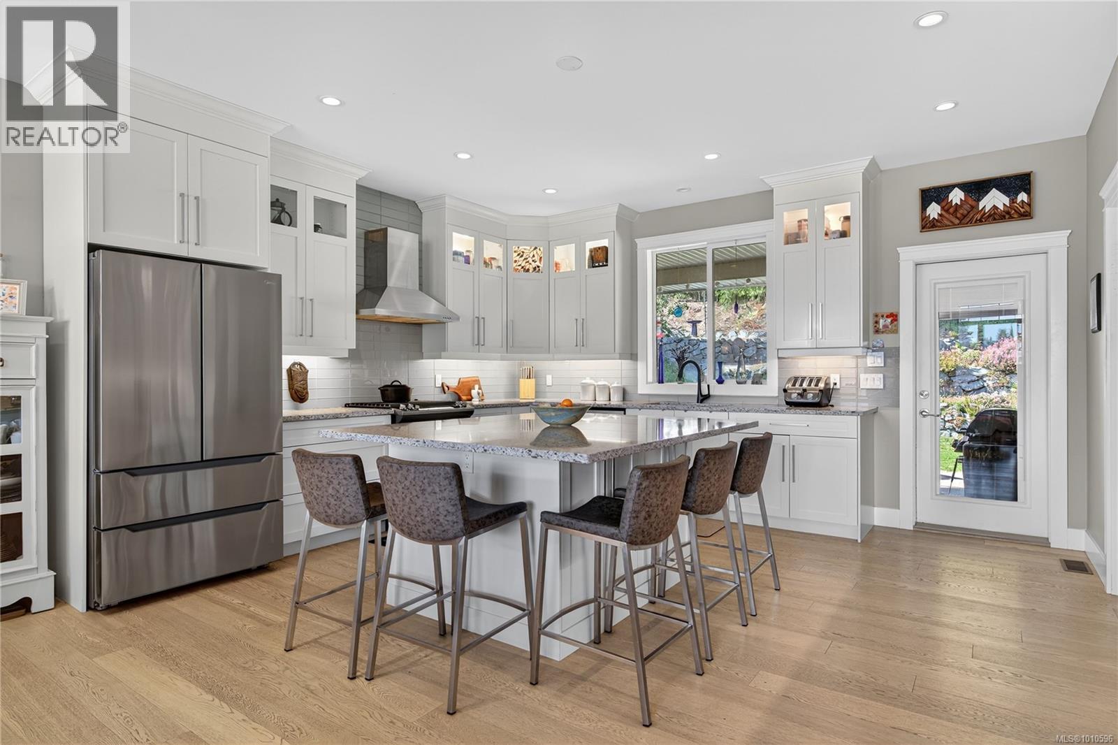 Property at 2555 Stubbs Rd image 3