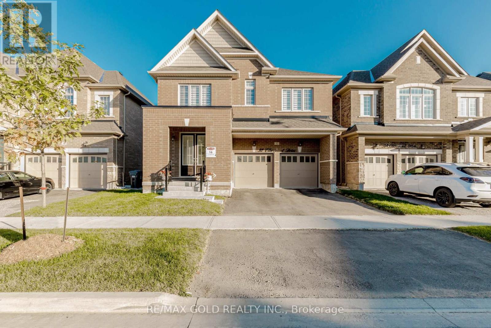 32 Claremount Drive, Brampton (Sandringham-Wellington North), Ontario  L6R 4G4 - Photo 1 - W12410256