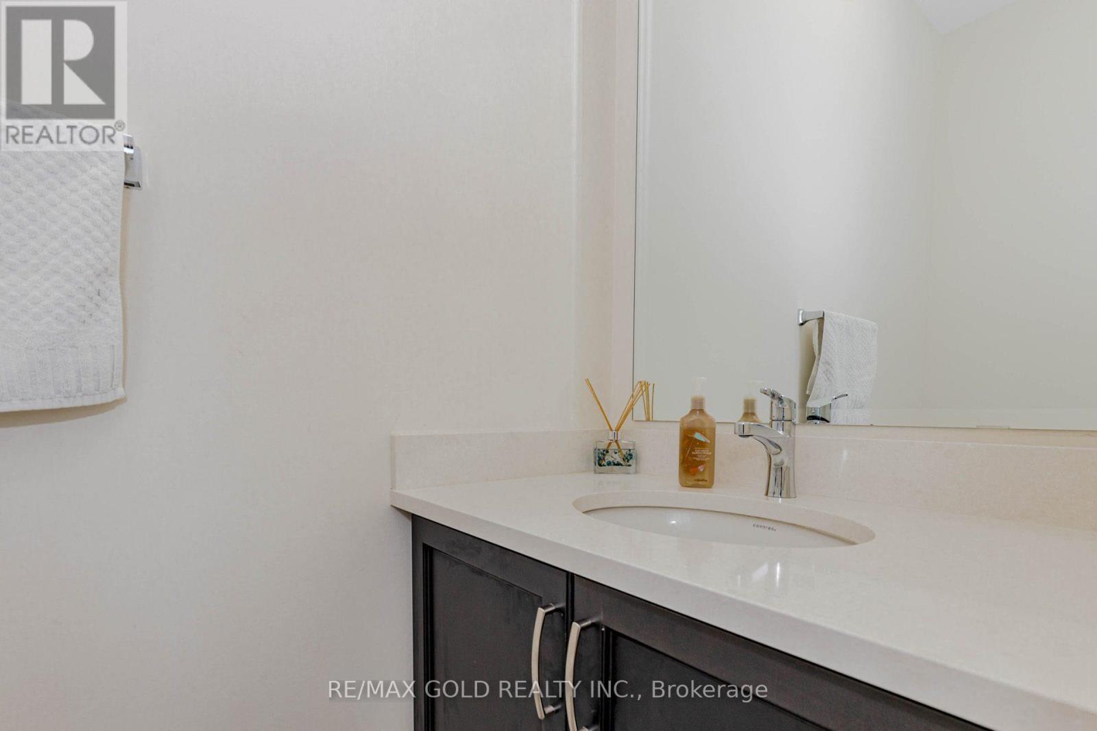 32 Claremount Drive, Brampton (Sandringham-Wellington North), Ontario  L6R 4G4 - Photo 22 - W12410256