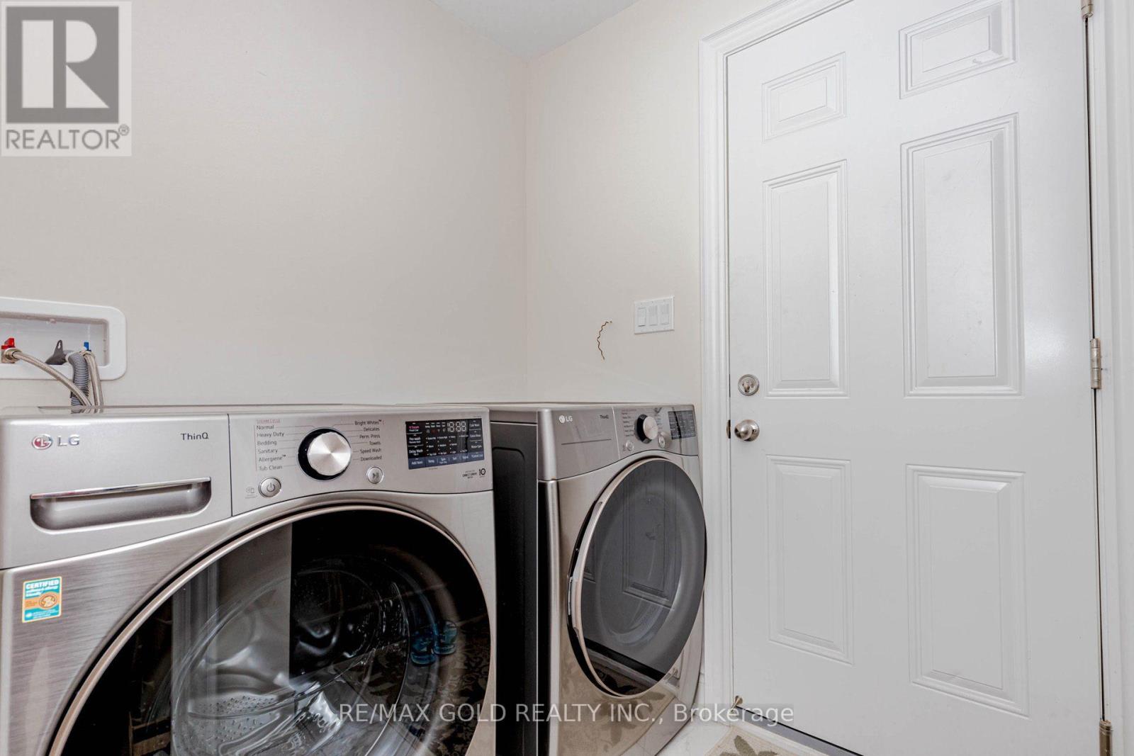 32 Claremount Drive, Brampton (Sandringham-Wellington North), Ontario  L6R 4G4 - Photo 24 - W12410256