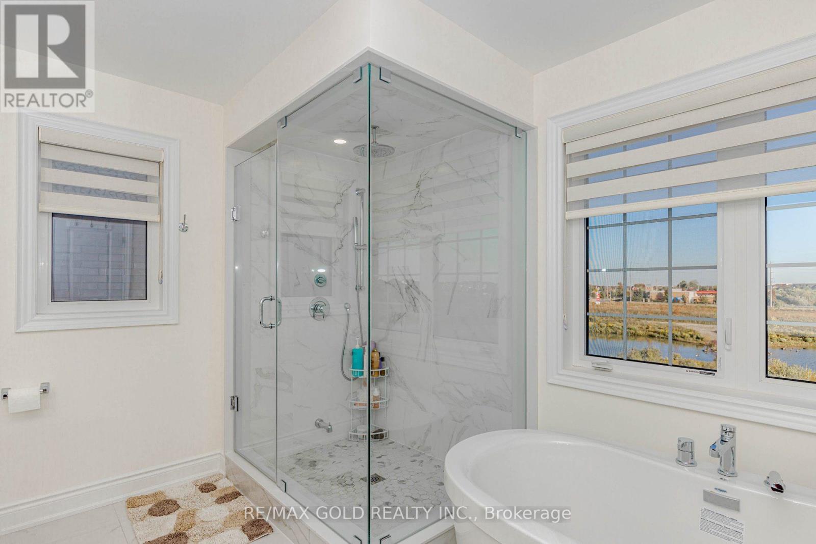 32 Claremount Drive, Brampton (Sandringham-Wellington North), Ontario  L6R 4G4 - Photo 33 - W12410256