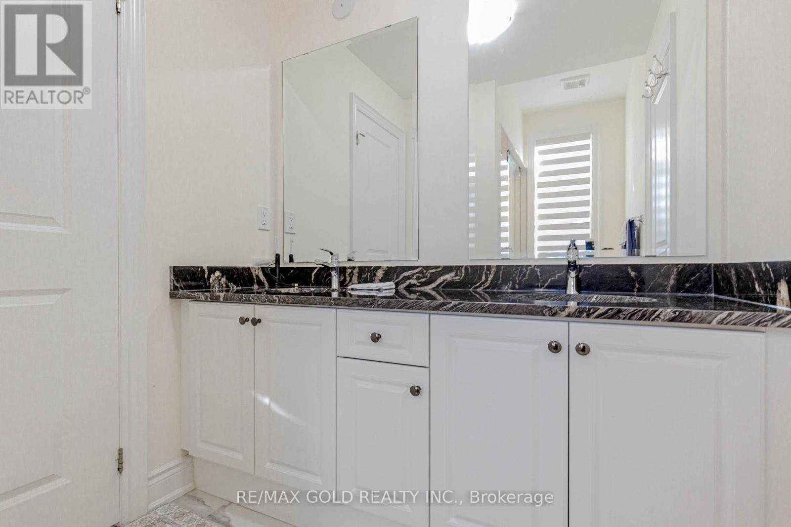 32 Claremount Drive, Brampton (Sandringham-Wellington North), Ontario  L6R 4G4 - Photo 38 - W12410256