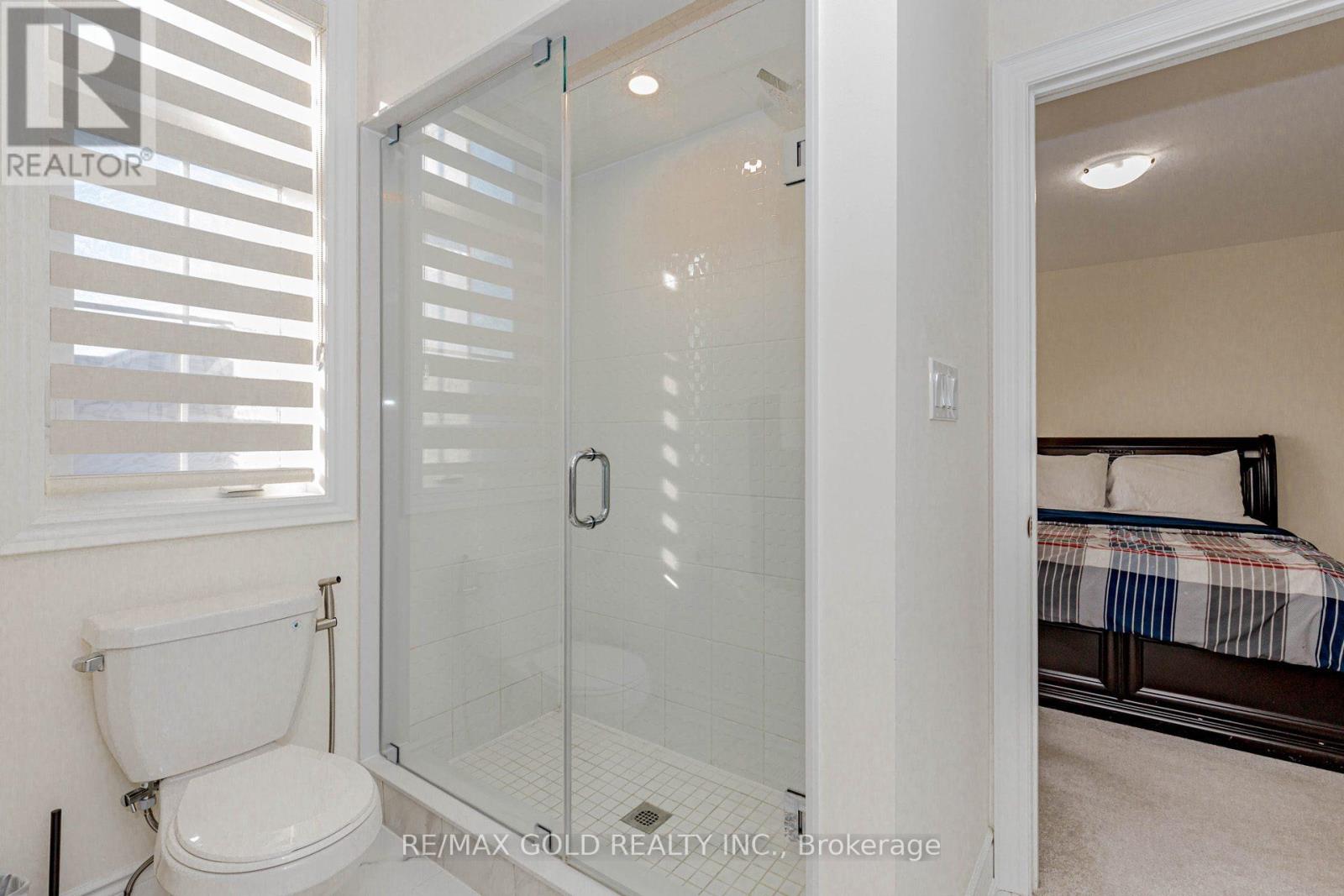 32 Claremount Drive, Brampton (Sandringham-Wellington North), Ontario  L6R 4G4 - Photo 39 - W12410256