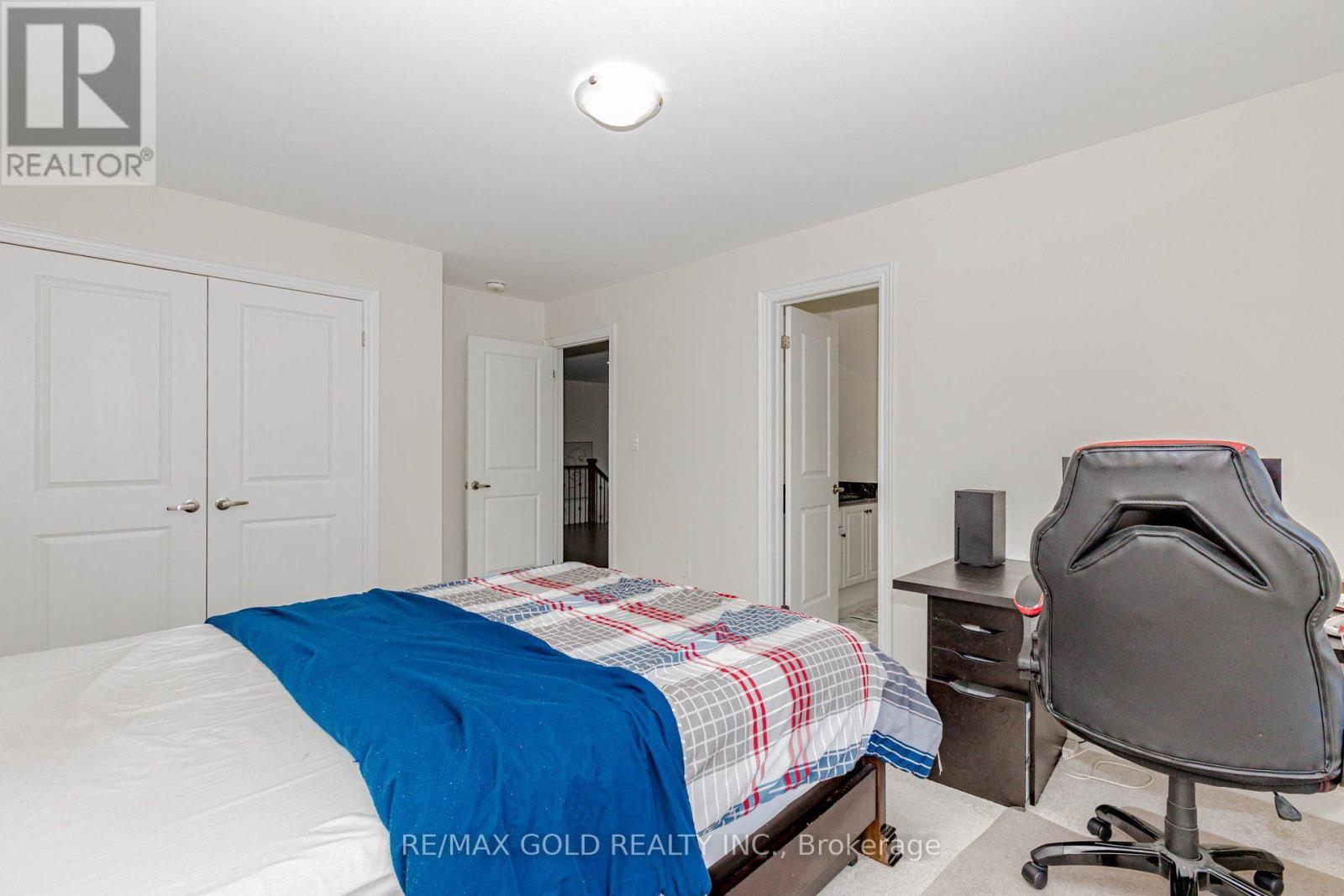 32 Claremount Drive, Brampton (Sandringham-Wellington North), Ontario  L6R 4G4 - Photo 43 - W12410256