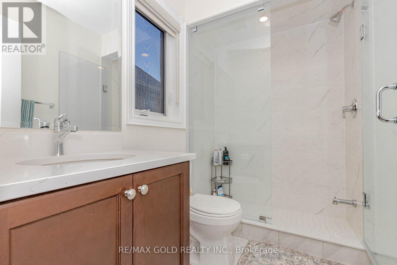 32 Claremount Drive, Brampton (Sandringham-Wellington North), Ontario  L6R 4G4 - Photo 44 - W12410256
