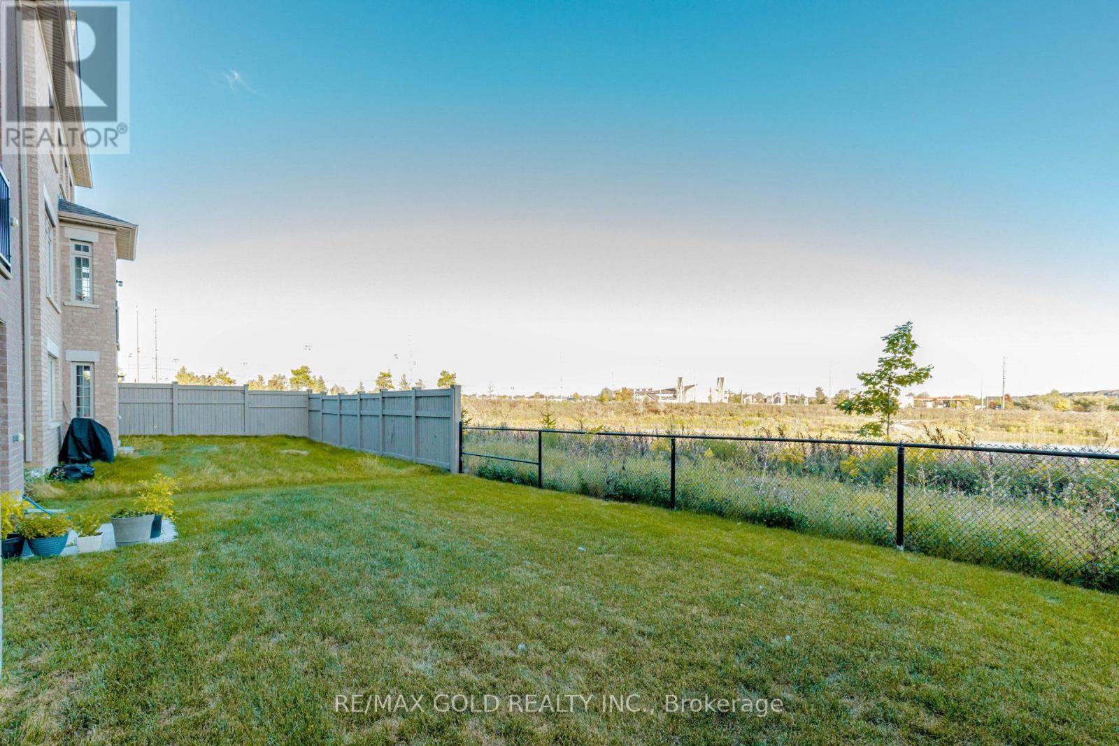 32 Claremount Drive, Brampton (Sandringham-Wellington North), Ontario  L6R 4G4 - Photo 50 - W12410256