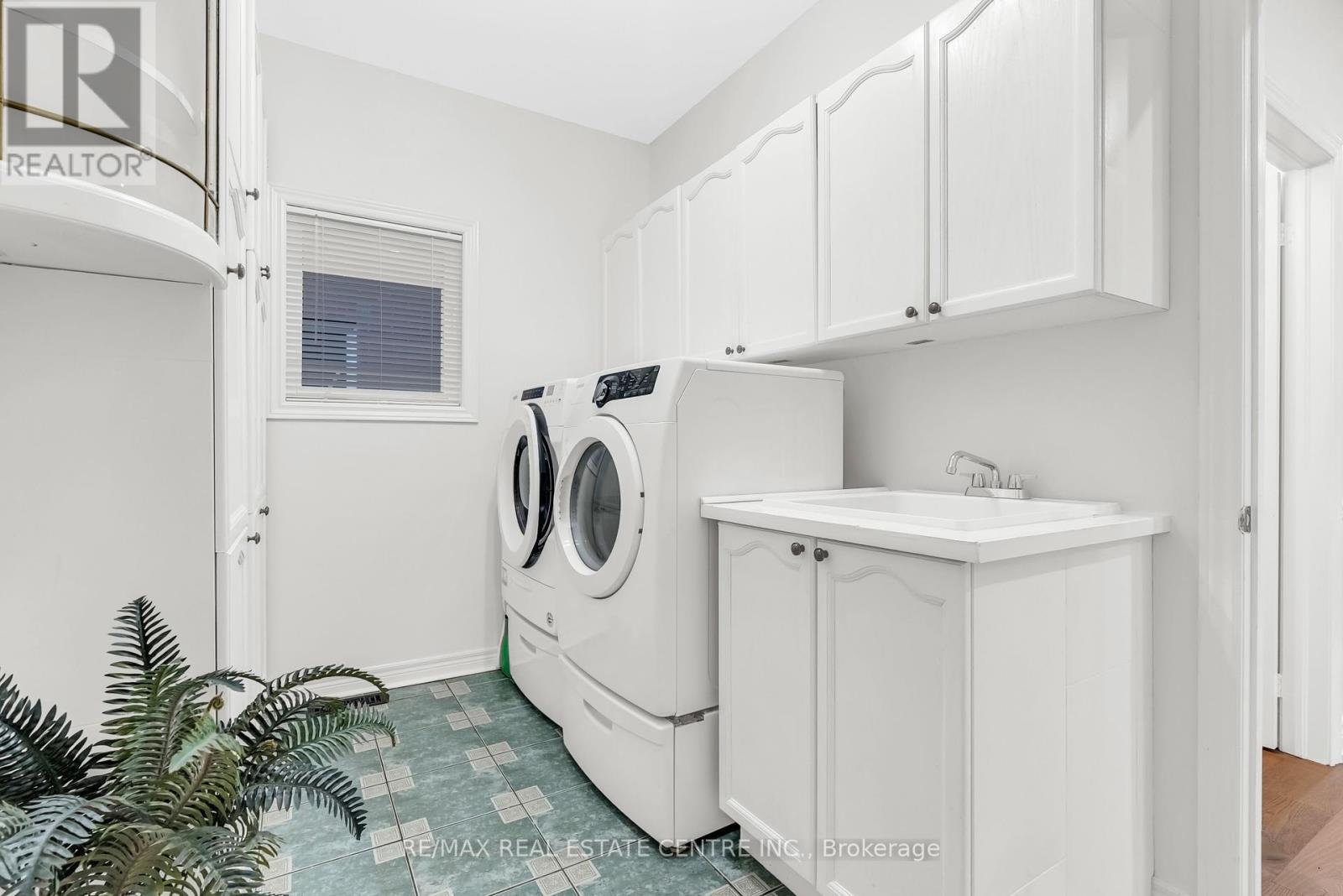 7173 Waldorf Way Nw, Mississauga, Ontario  L5N 7R3 - Photo 27 - W12410261