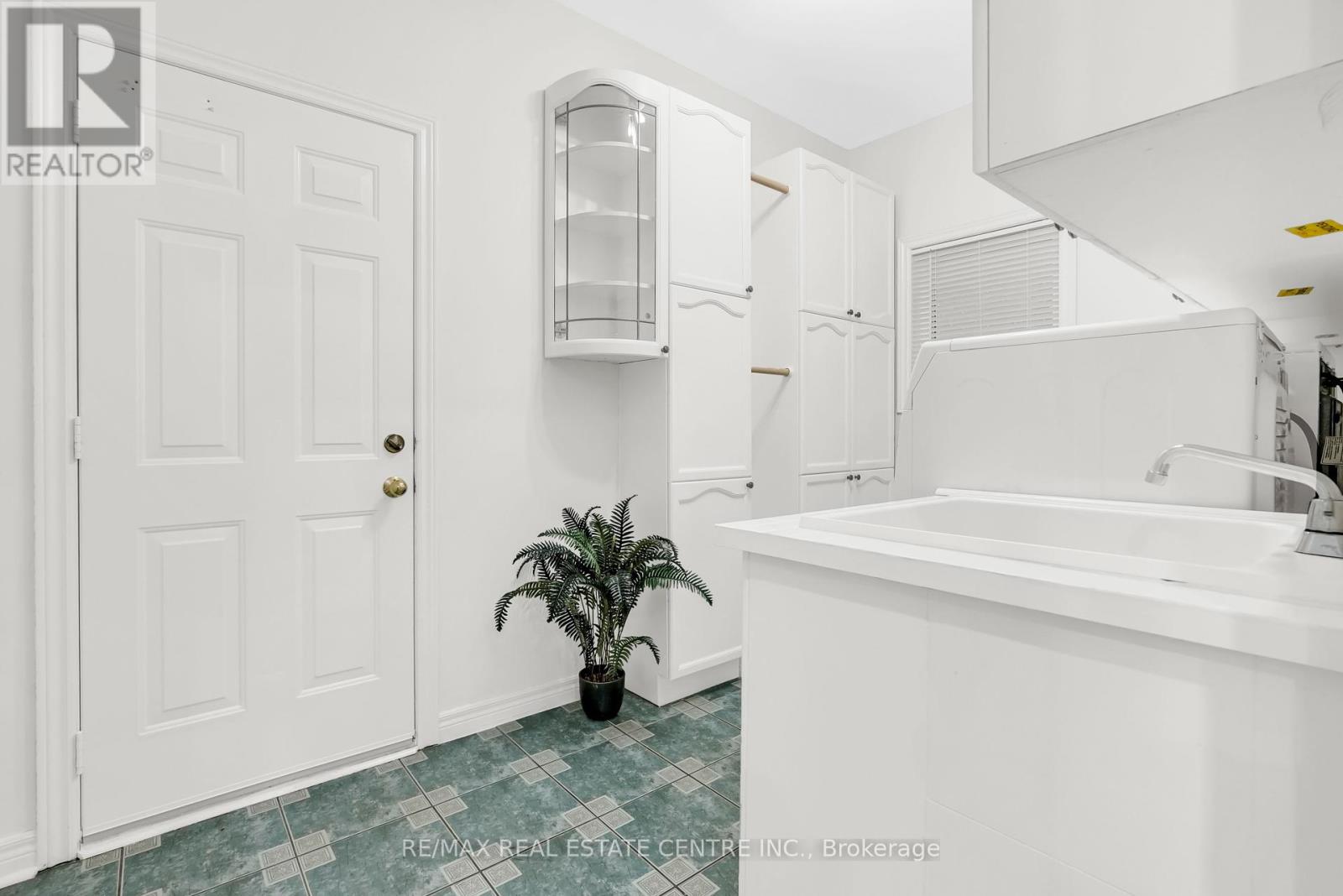 7173 Waldorf Way Nw, Mississauga, Ontario  L5N 7R3 - Photo 28 - W12410261