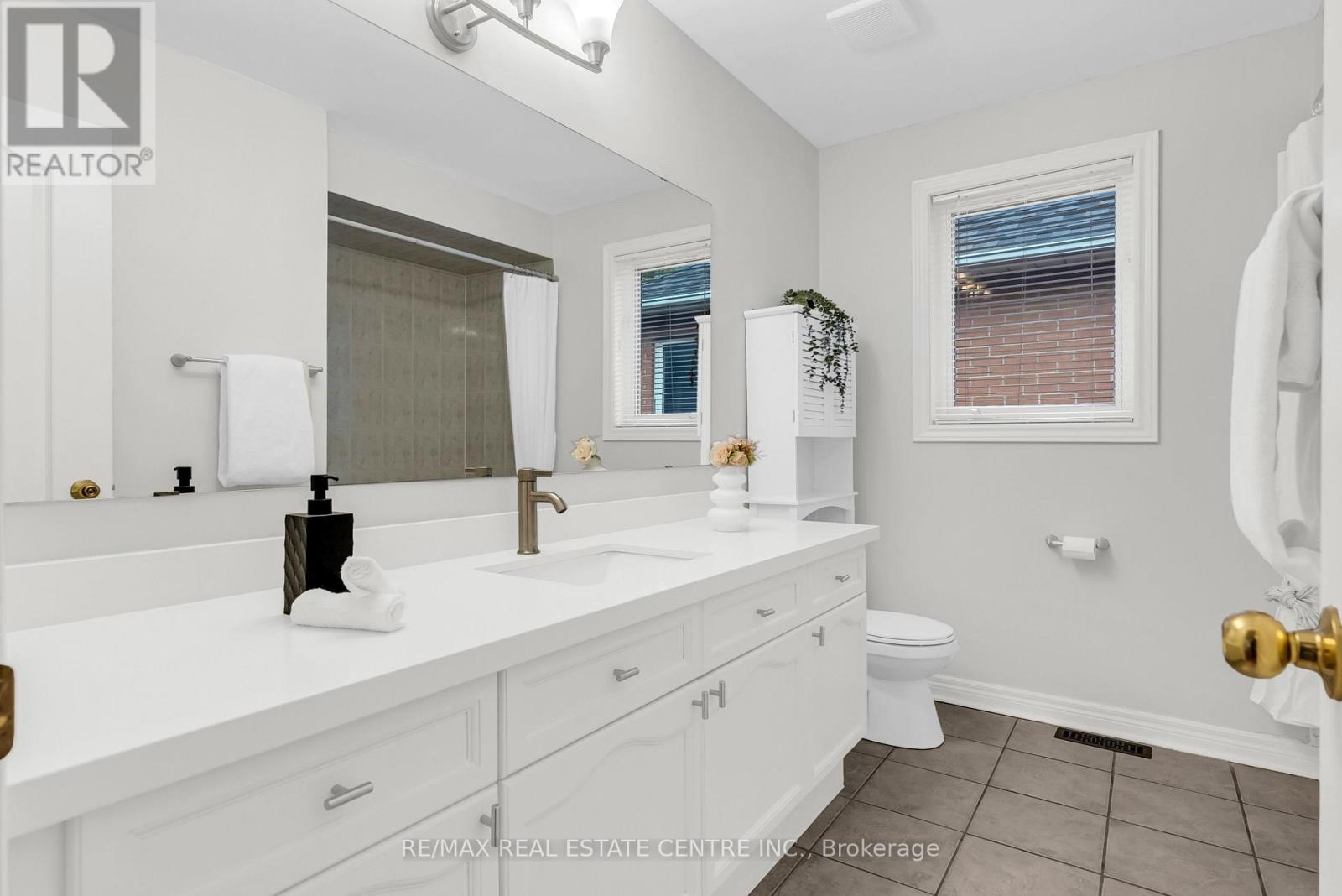 7173 Waldorf Way Nw, Mississauga, Ontario  L5N 7R3 - Photo 38 - W12410261