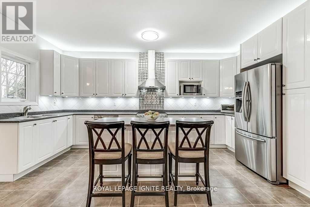 1170 Agram Drive, Oakville, Ontario  L6H 7R9 - Photo 10 - W12410278