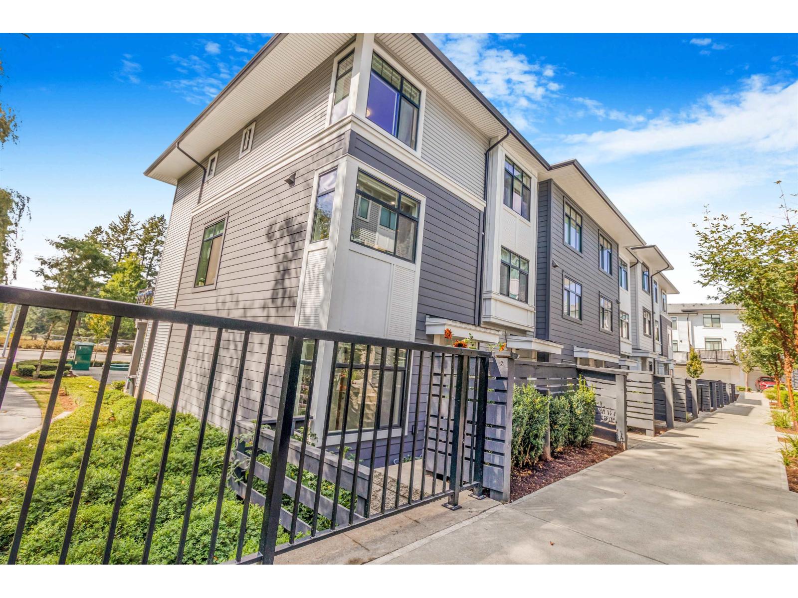 152 15235 Sitka Drive, Surrey, British Columbia  V3S 0A9 - Photo 2 - R3048833