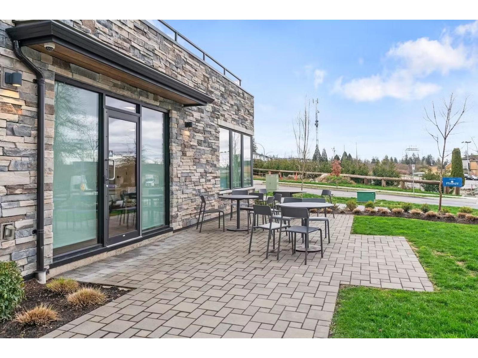 152 15235 Sitka Drive, Surrey, British Columbia  V3S 0A9 - Photo 3 - R3048833