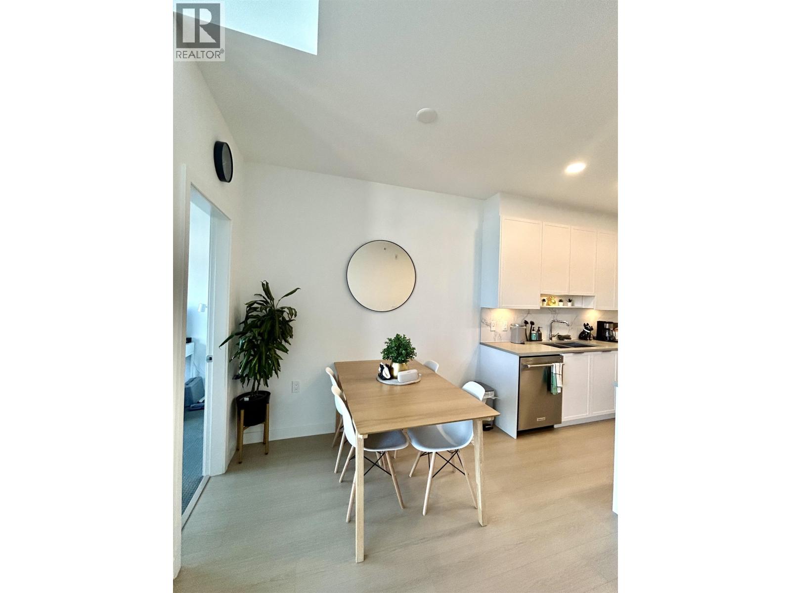 411 7799 17th Street, Burnaby, British Columbia  V3N 0J5 - Photo 11 - R3049058