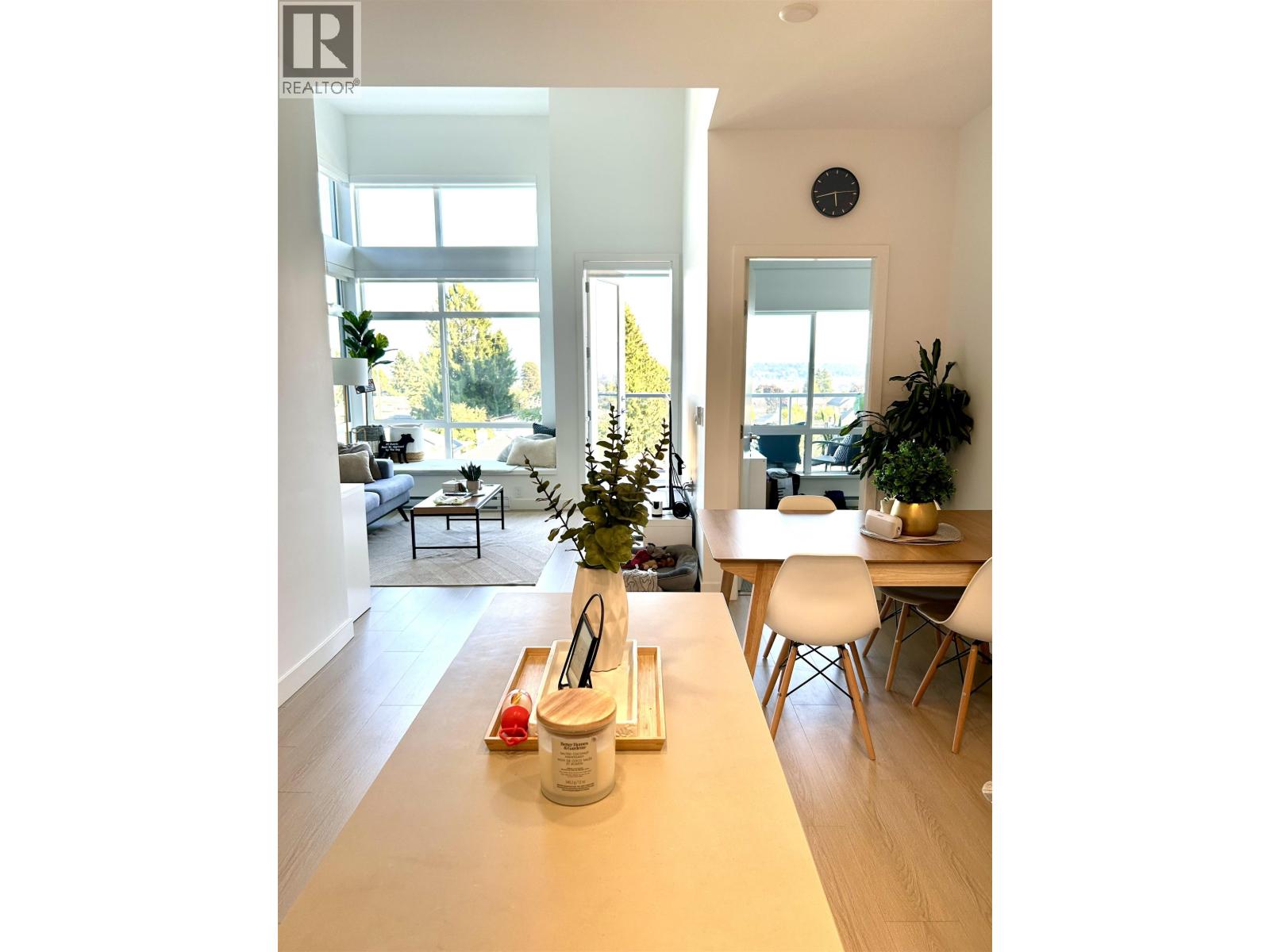 411 7799 17th Street, Burnaby, British Columbia  V3N 0J5 - Photo 2 - R3049058