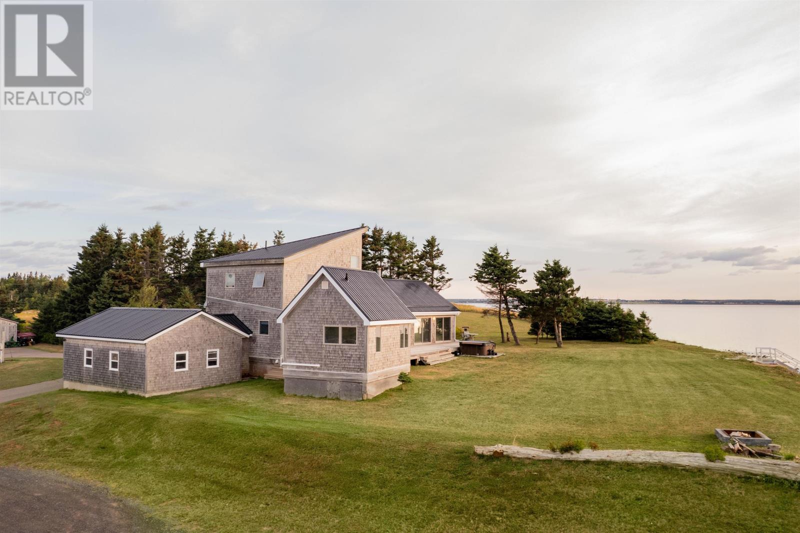 335-337 Harbour Road, Launching, Prince Edward Island  C0A 1G0 - Photo 2 - 202523609