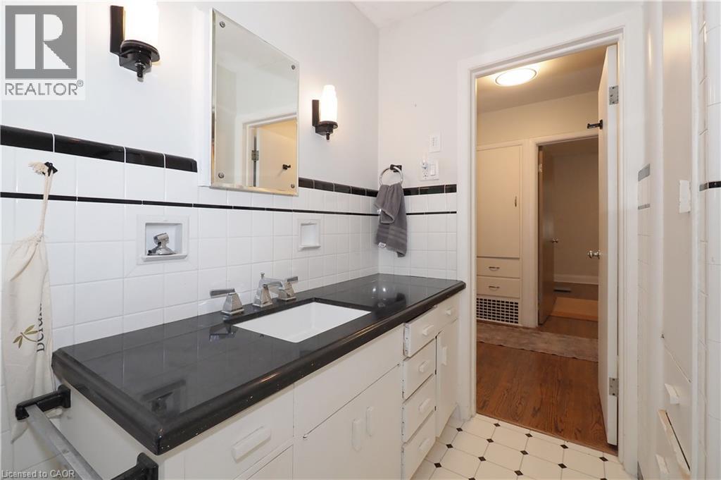 296 Dumfries Avenue, Kitchener, Ontario  N2H 2E8 - Photo 11 - 40769046